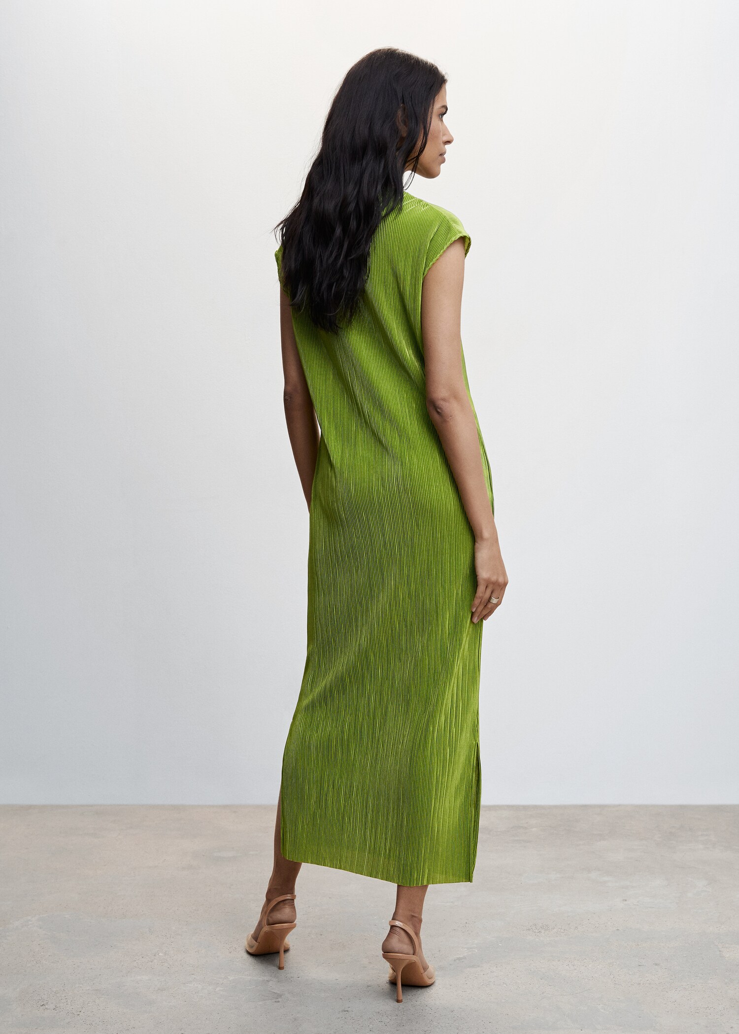 Pleated long dress - Reverse of the article