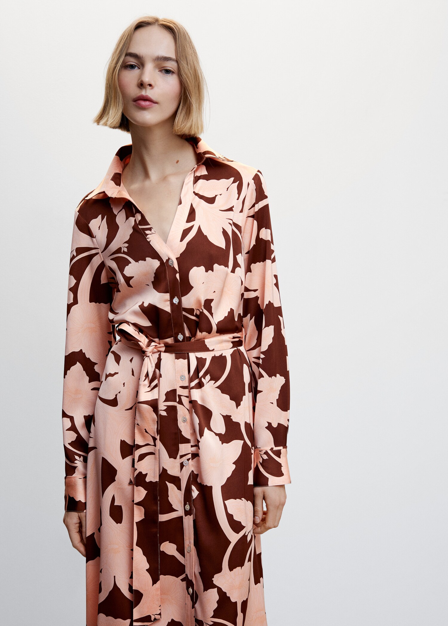 Robe chemisier imprimée - Plan moyen