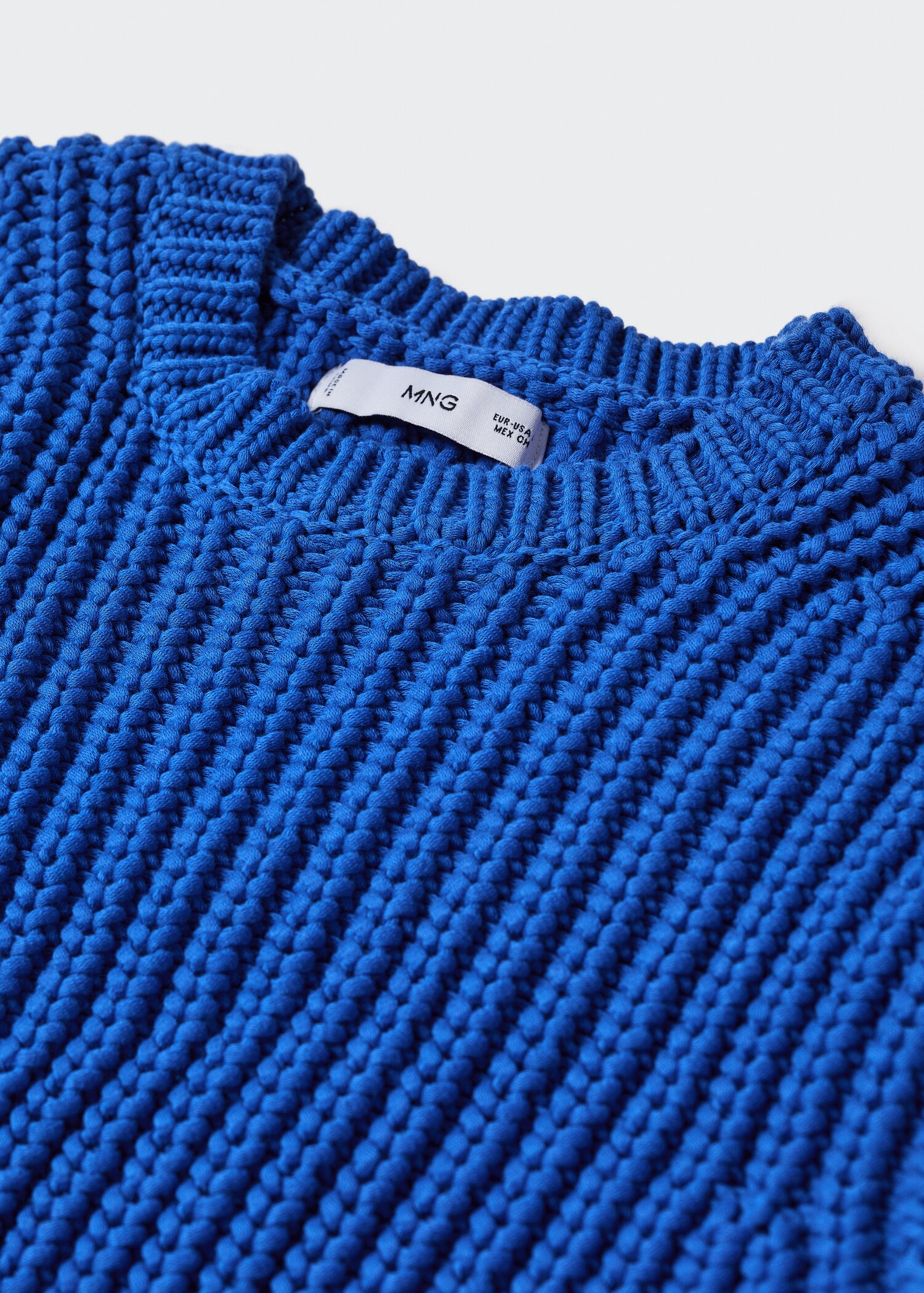 Round-neck cropped jumper - Details of the article 8