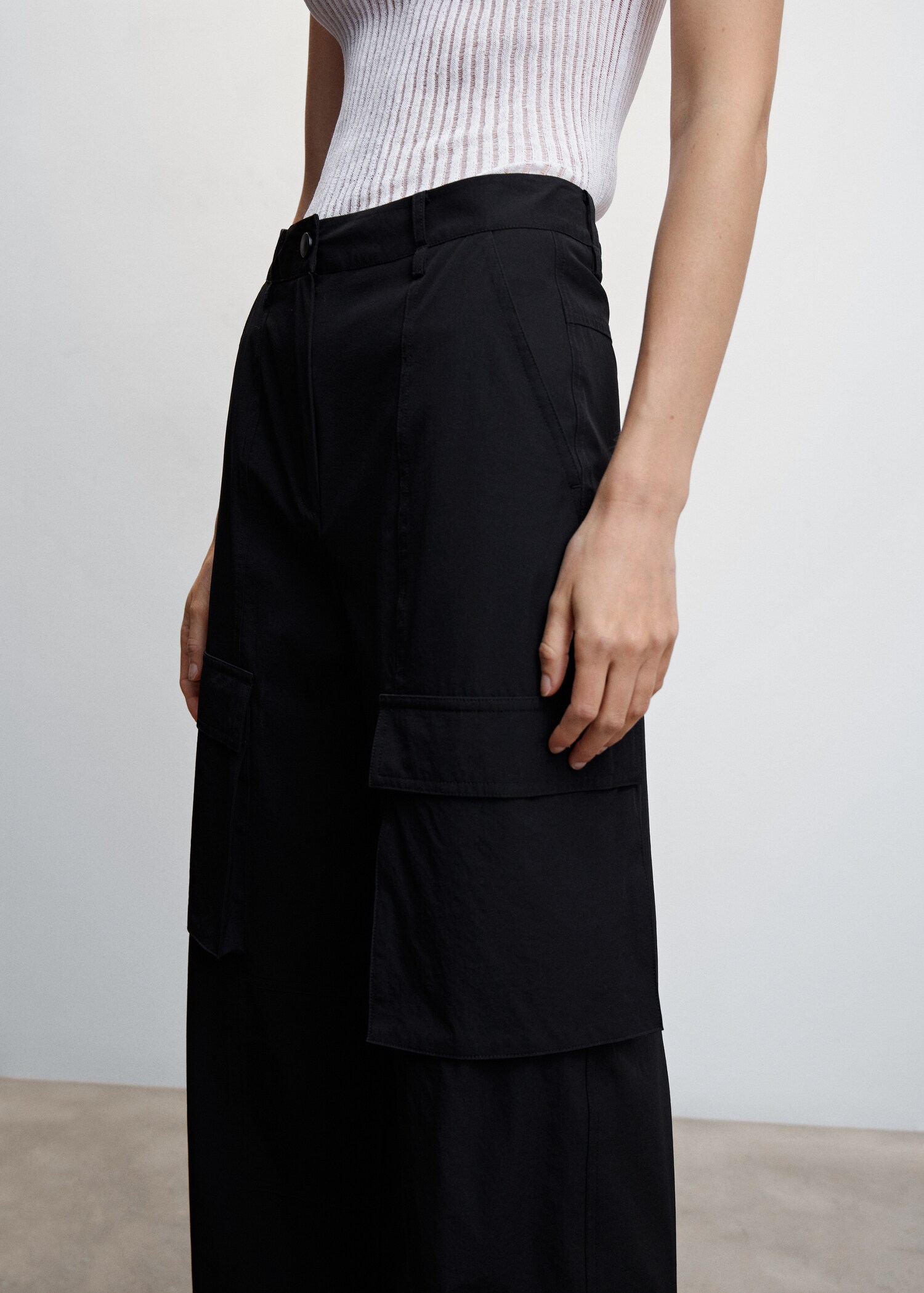 Cargo pants with pocket - Details of the article 6