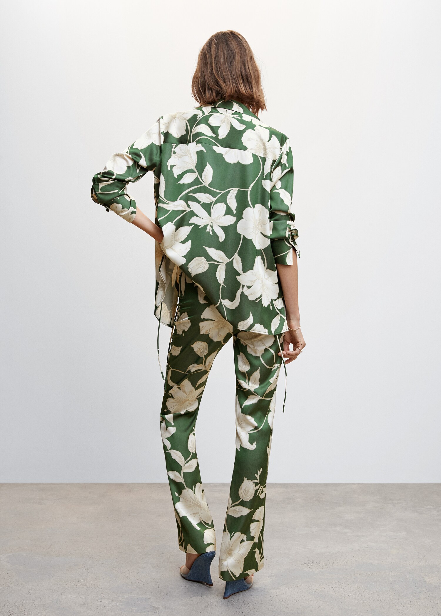 Flared floral-print pants - Reverse of the article
