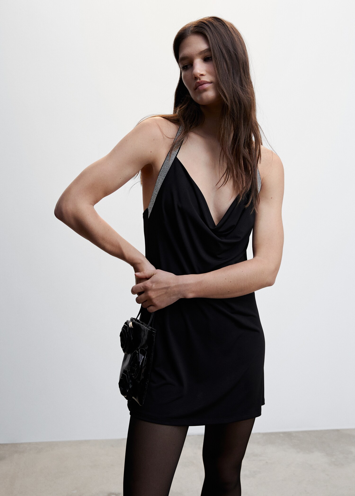 Robe drapée cristaux - Plan moyen