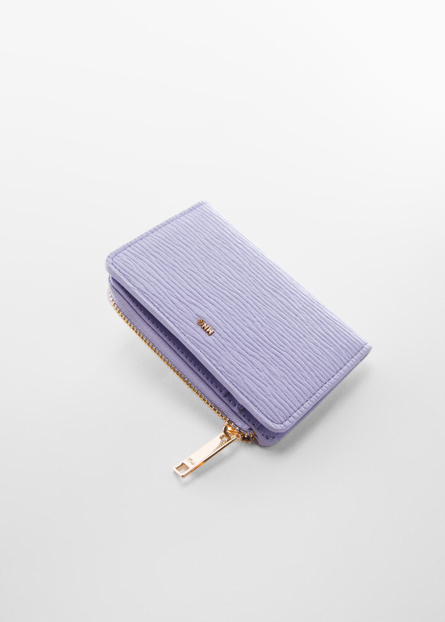 Textured wallet with embossed logo - Details of the article 1