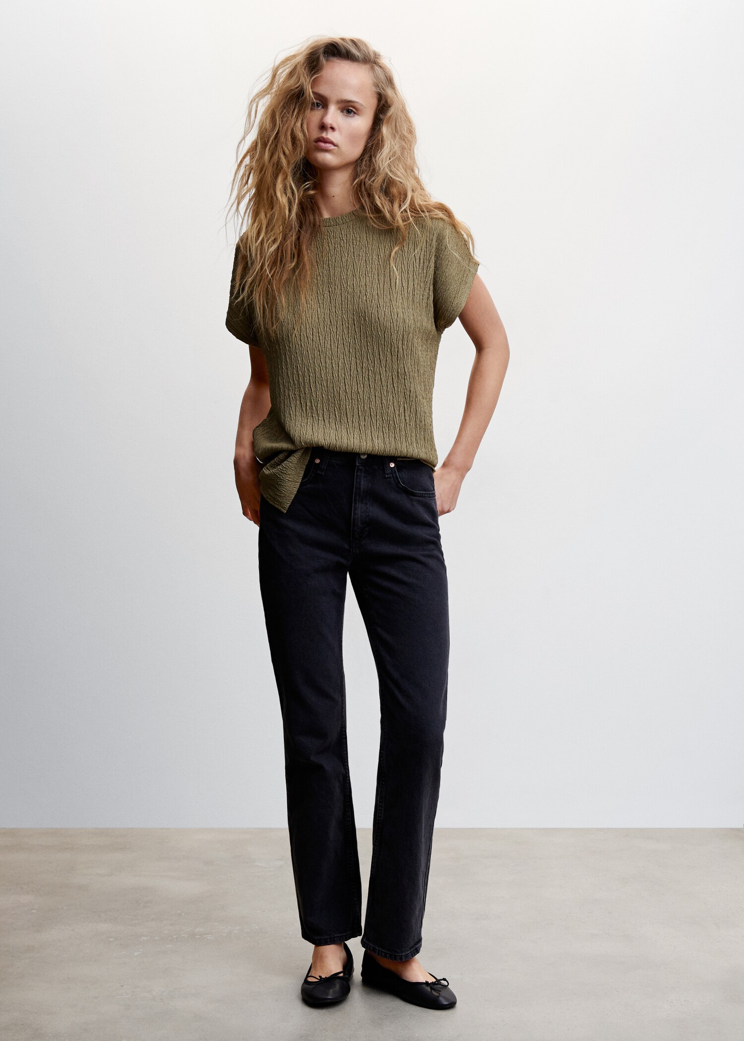 Off-shoulders textured T-shirt - Details of the article 2