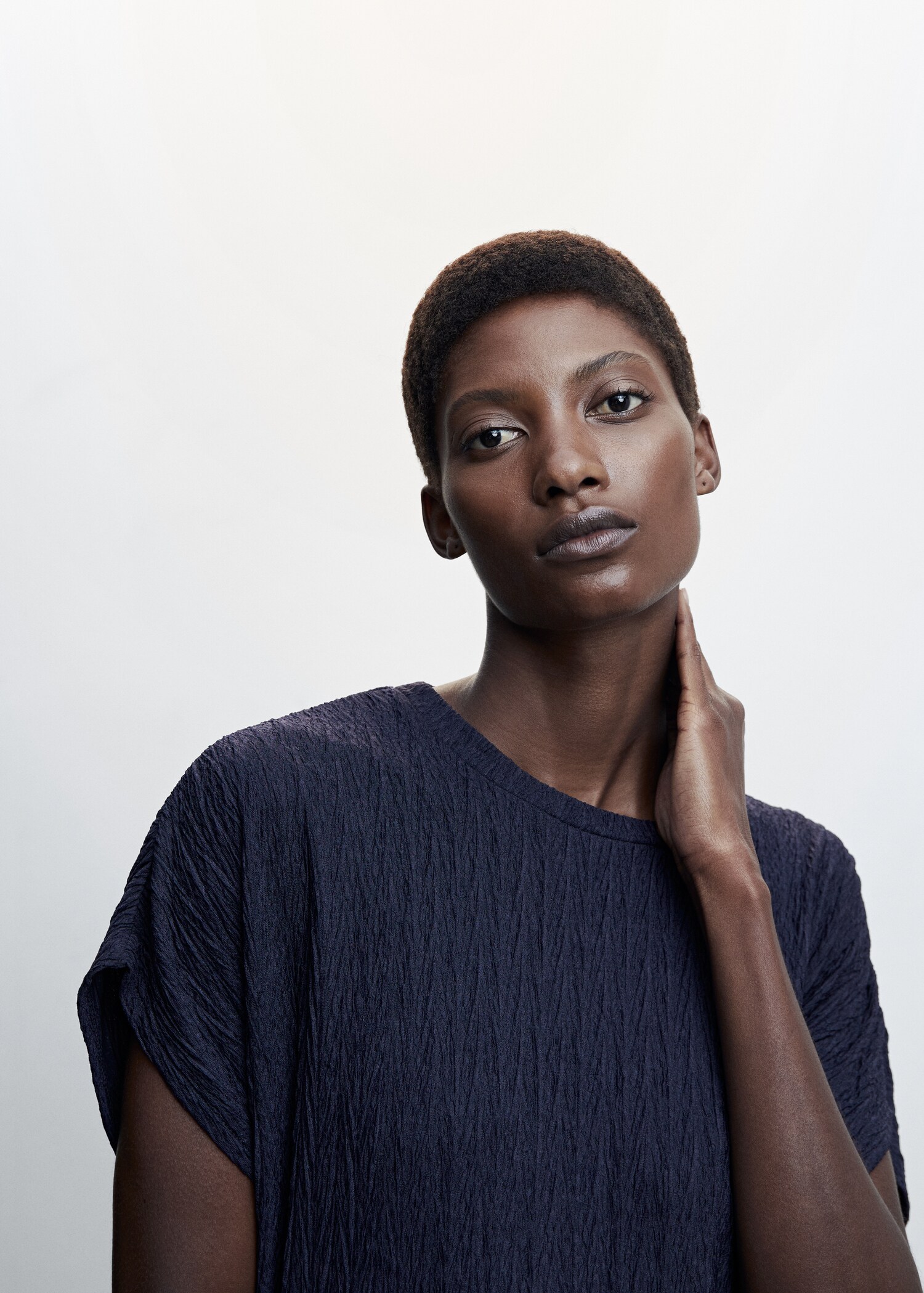 Off-shoulders textured T-shirt - Details of the article 1