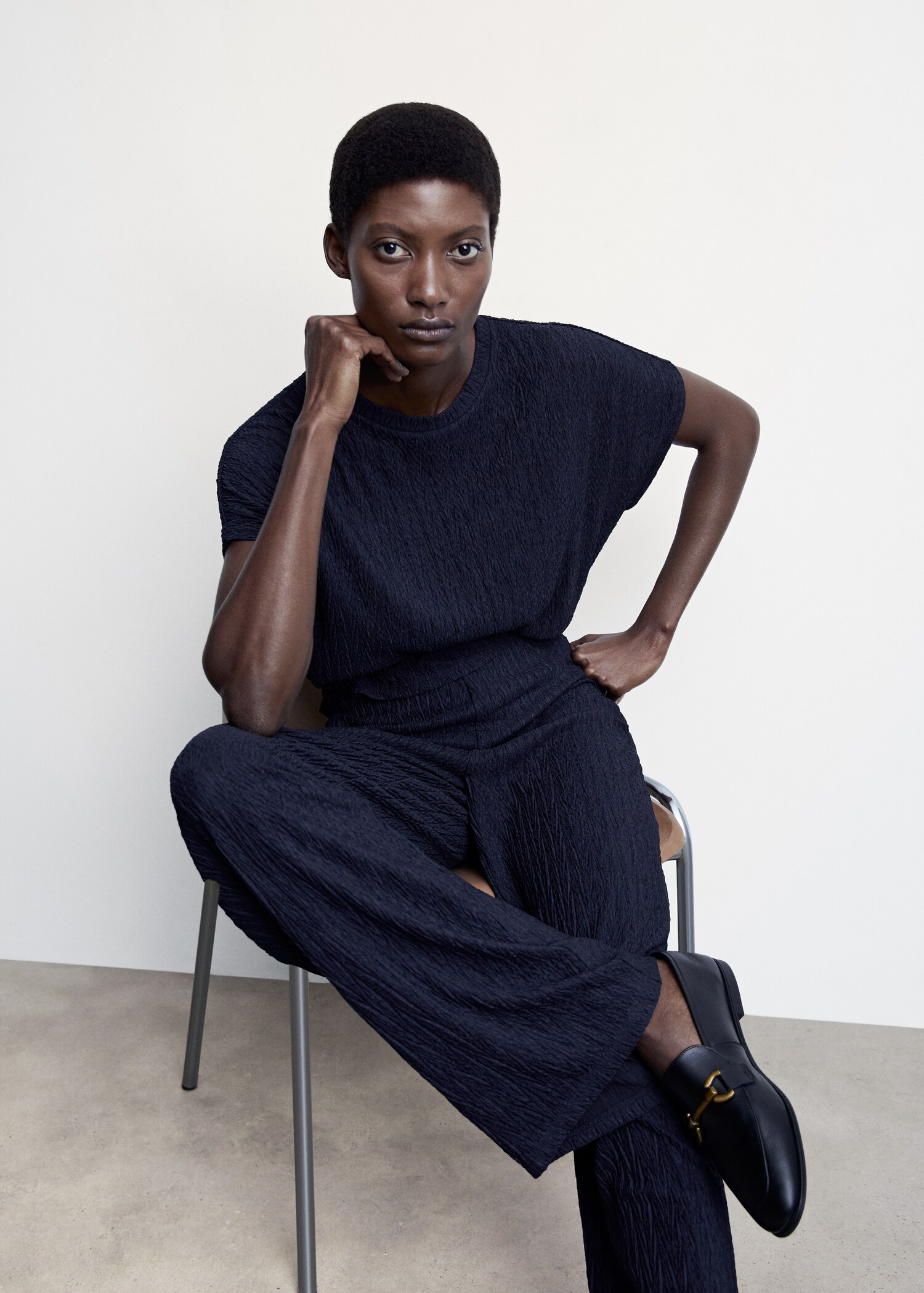 Off-shoulders textured T-shirt - Details of the article 2