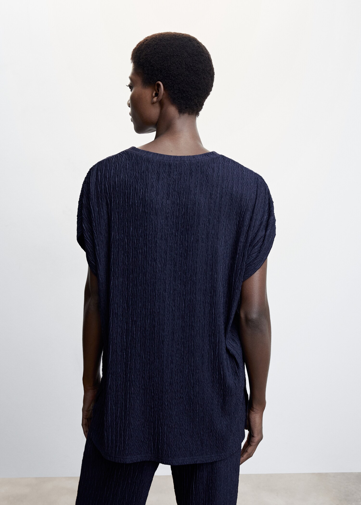 Off-shoulders textured T-shirt - Reverse of the article