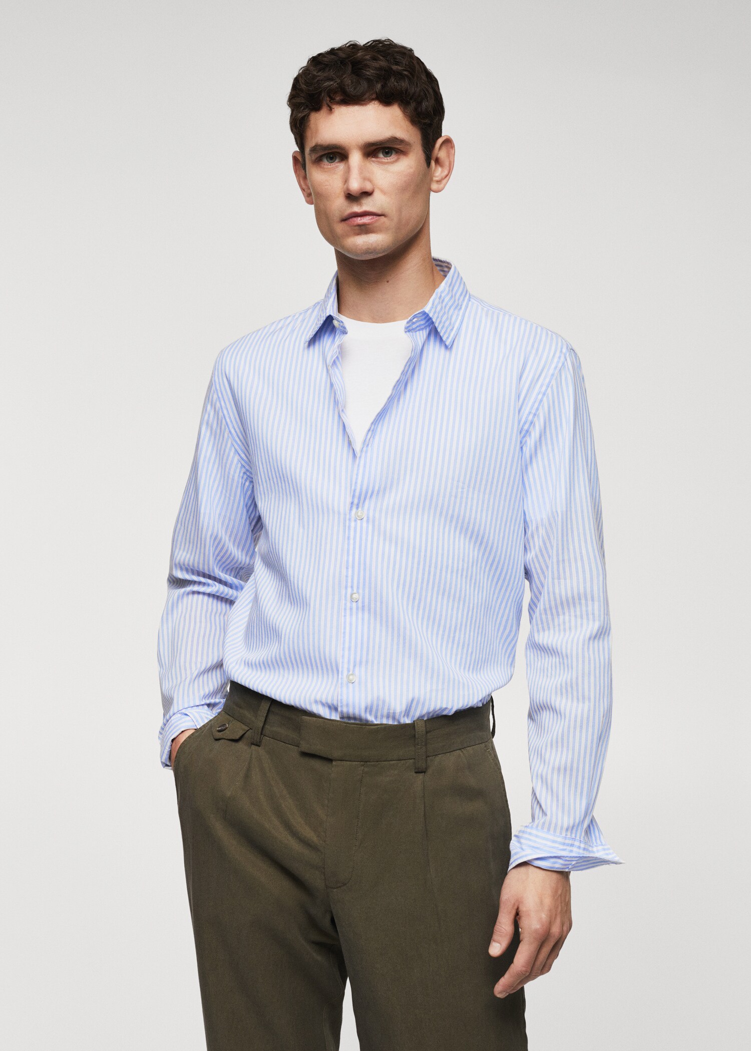 Slim Fit-Hemd aus 100 % Baumwolle - Mittlere Ansicht