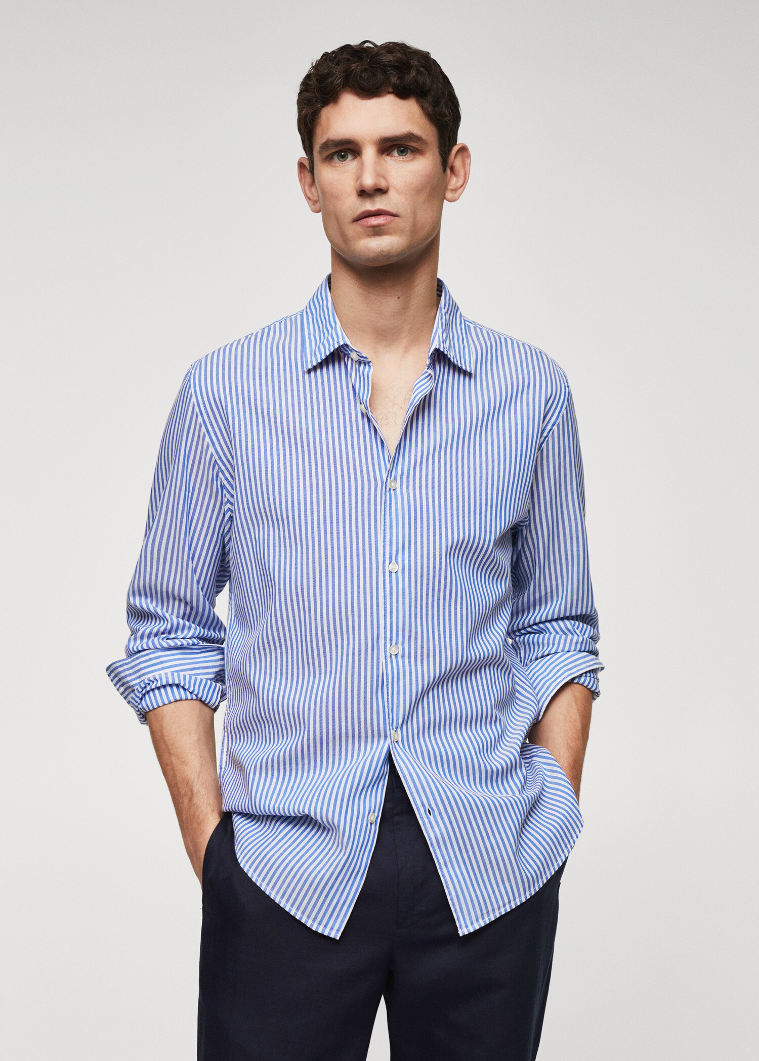 Slim Fit-Hemd aus 100 % Baumwolle - Mittlere Ansicht