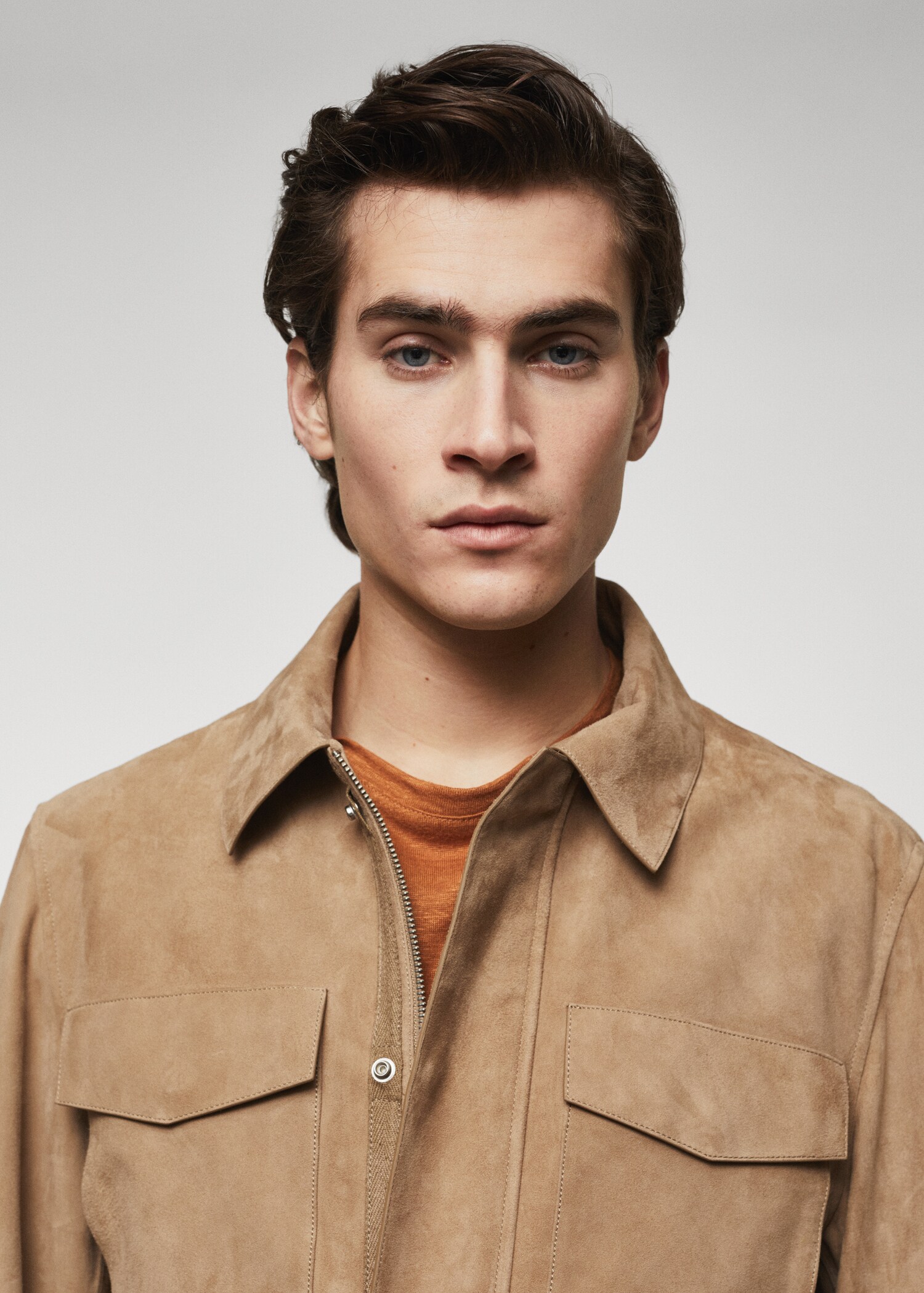 Wildlederjacke mit Pattentasche - Herren | MANGO OUTLET Deutschland