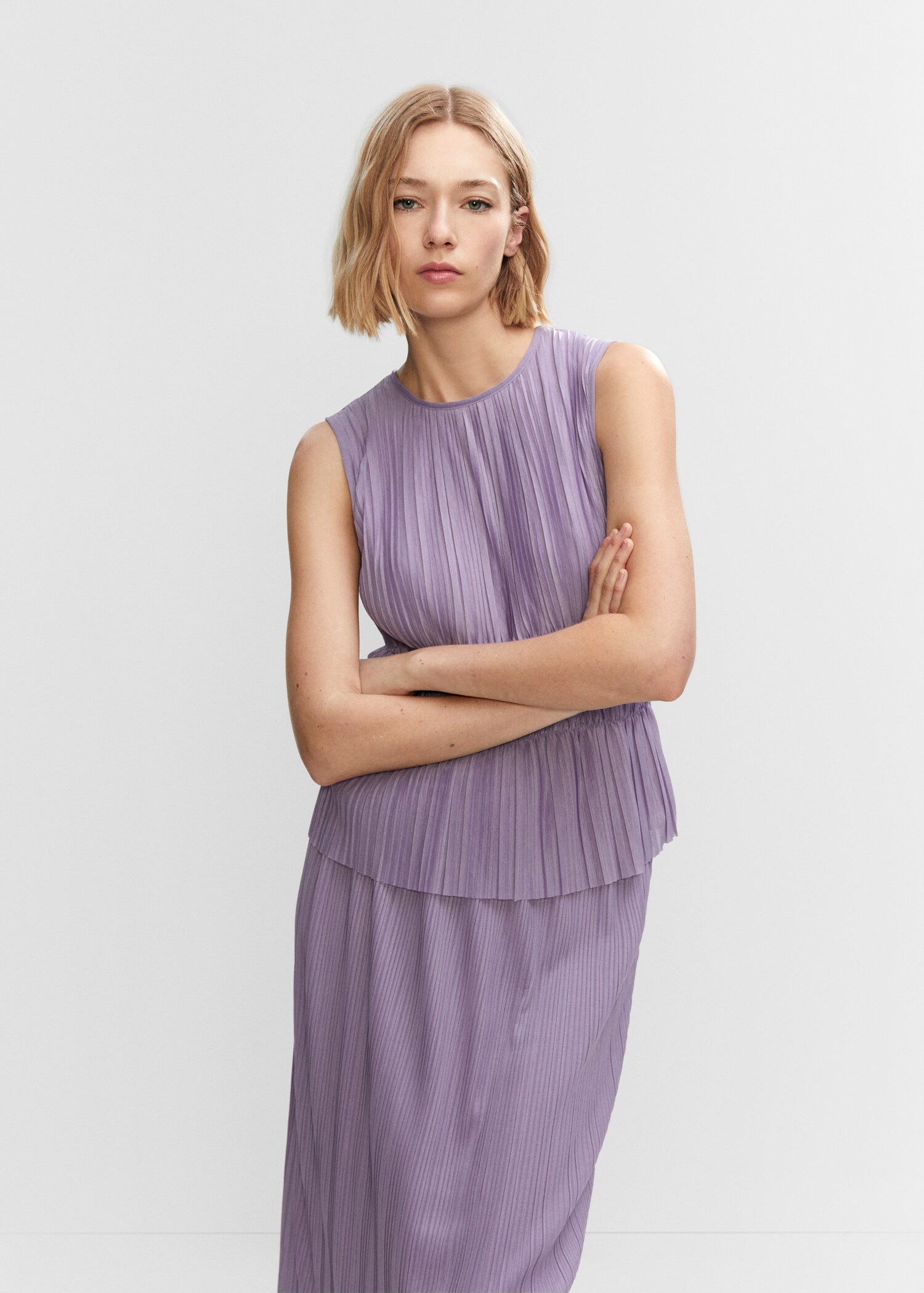 Sleeveless pleated top - Medium plane