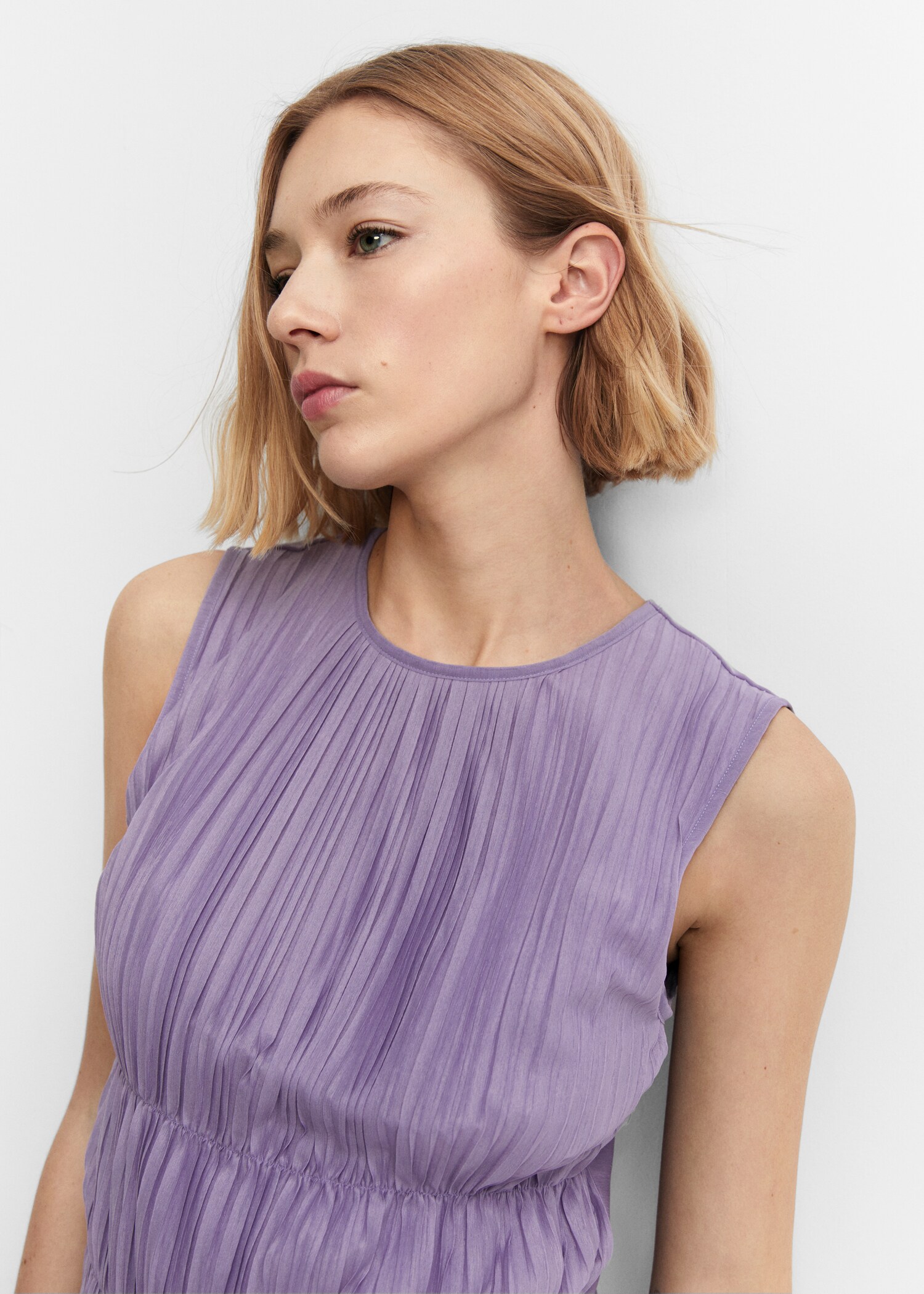 Sleeveless pleated top - Details of the article 1