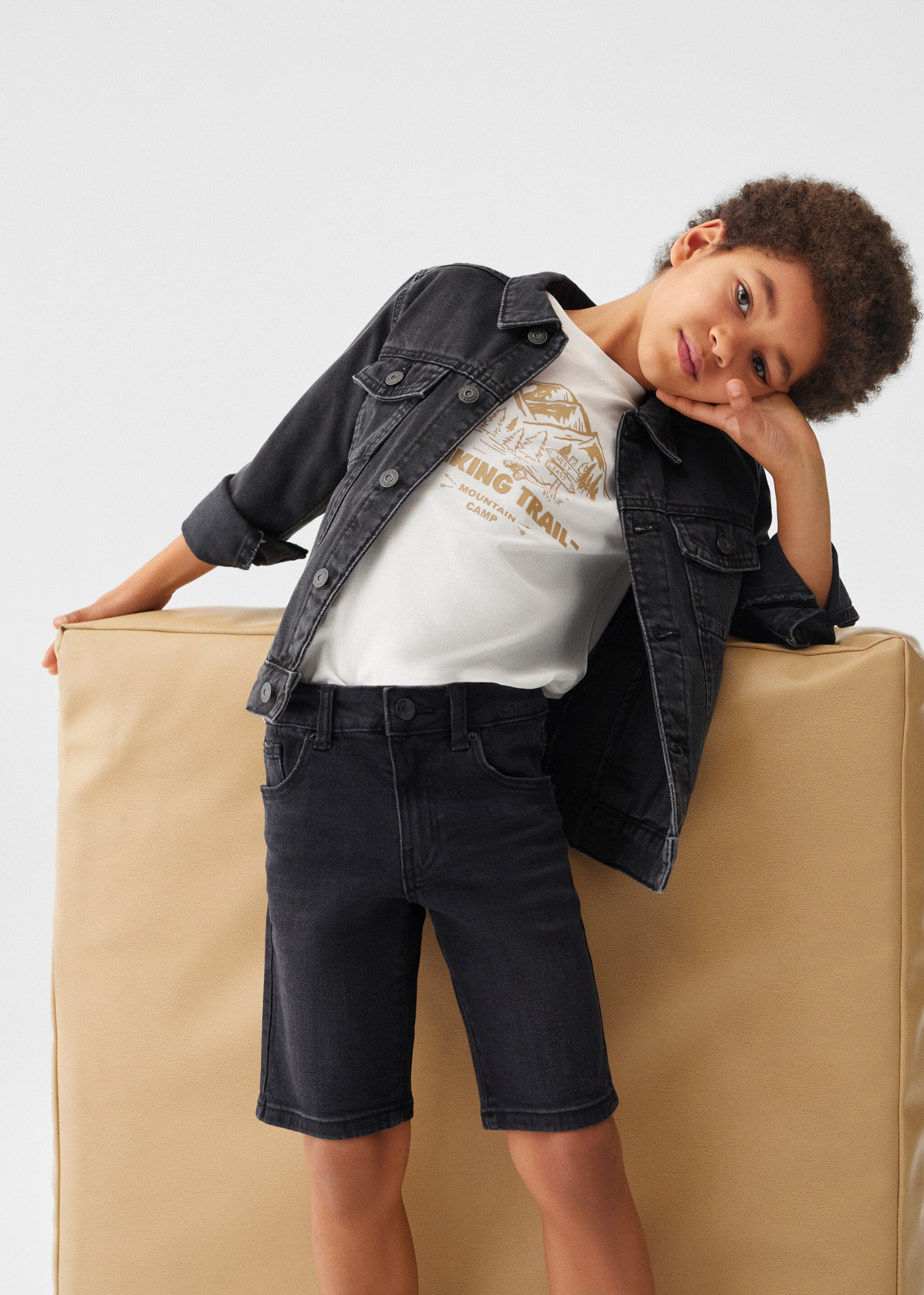 Cotton denim shorts - Details of the article 2, Black denim. Ref: 47055941-00.