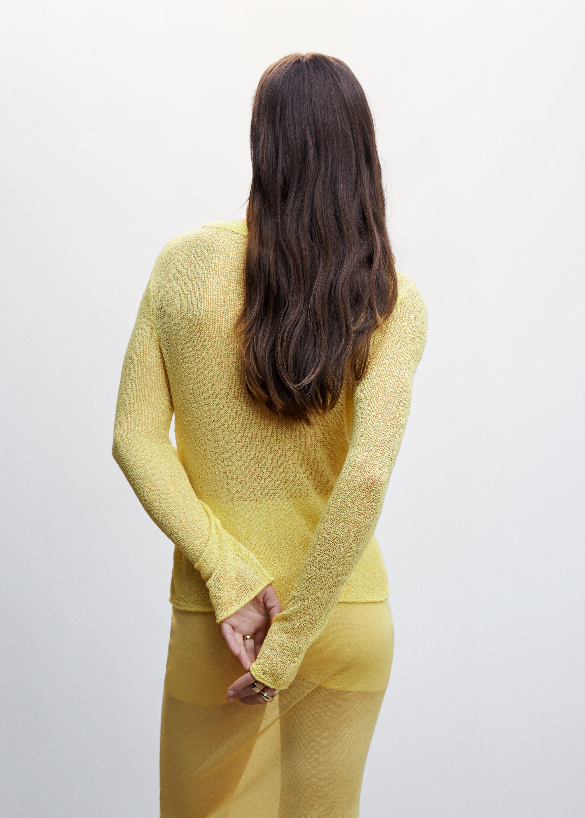 Semi-transparent knitted sweater - Reverse of the article