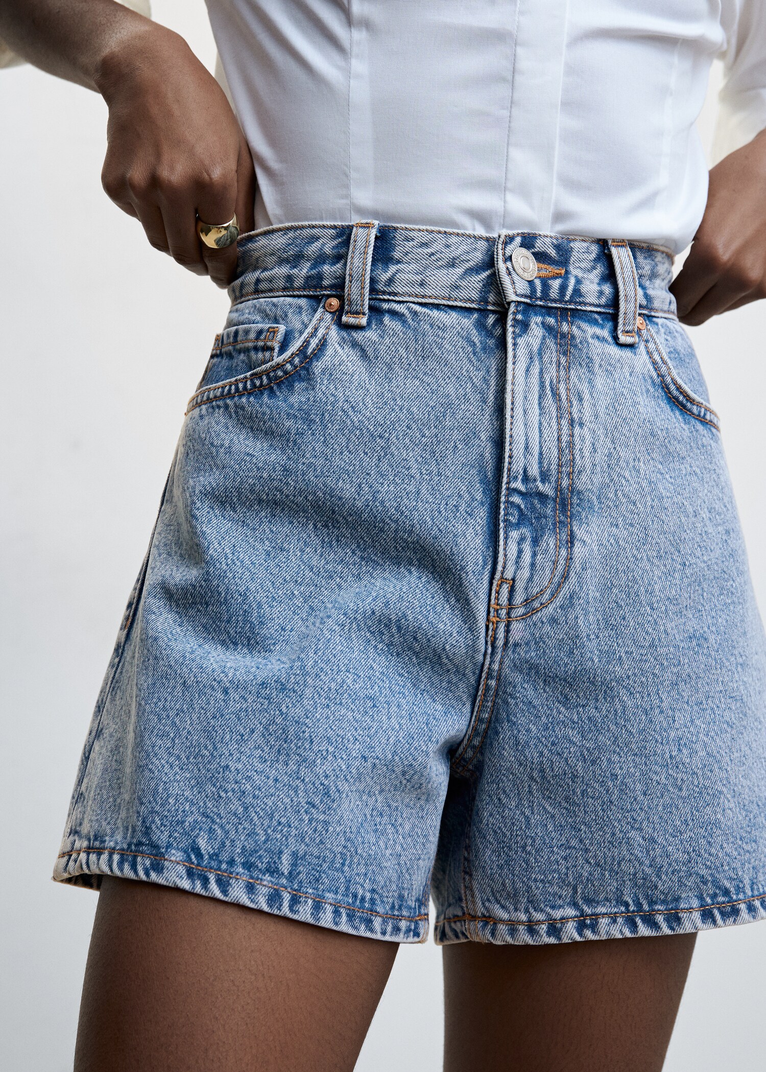 High-rise denim shorts - Details of the article 1