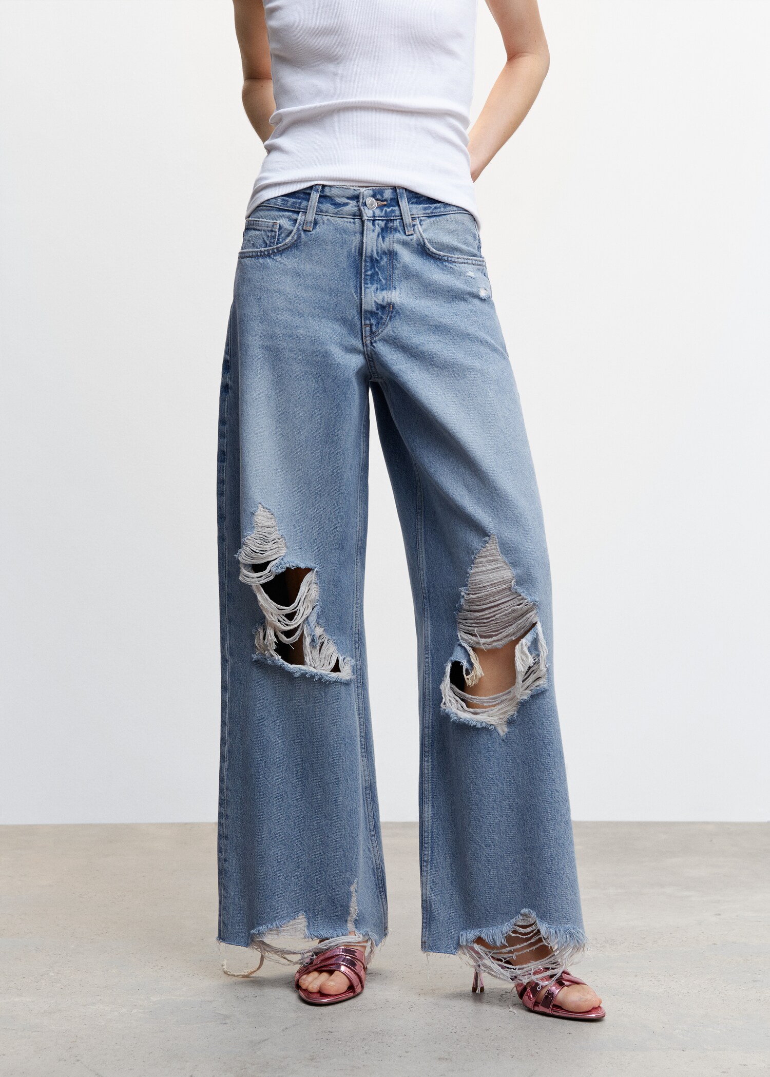 Wideleg Jeans mit Zierrissen - Mittlere Ansicht