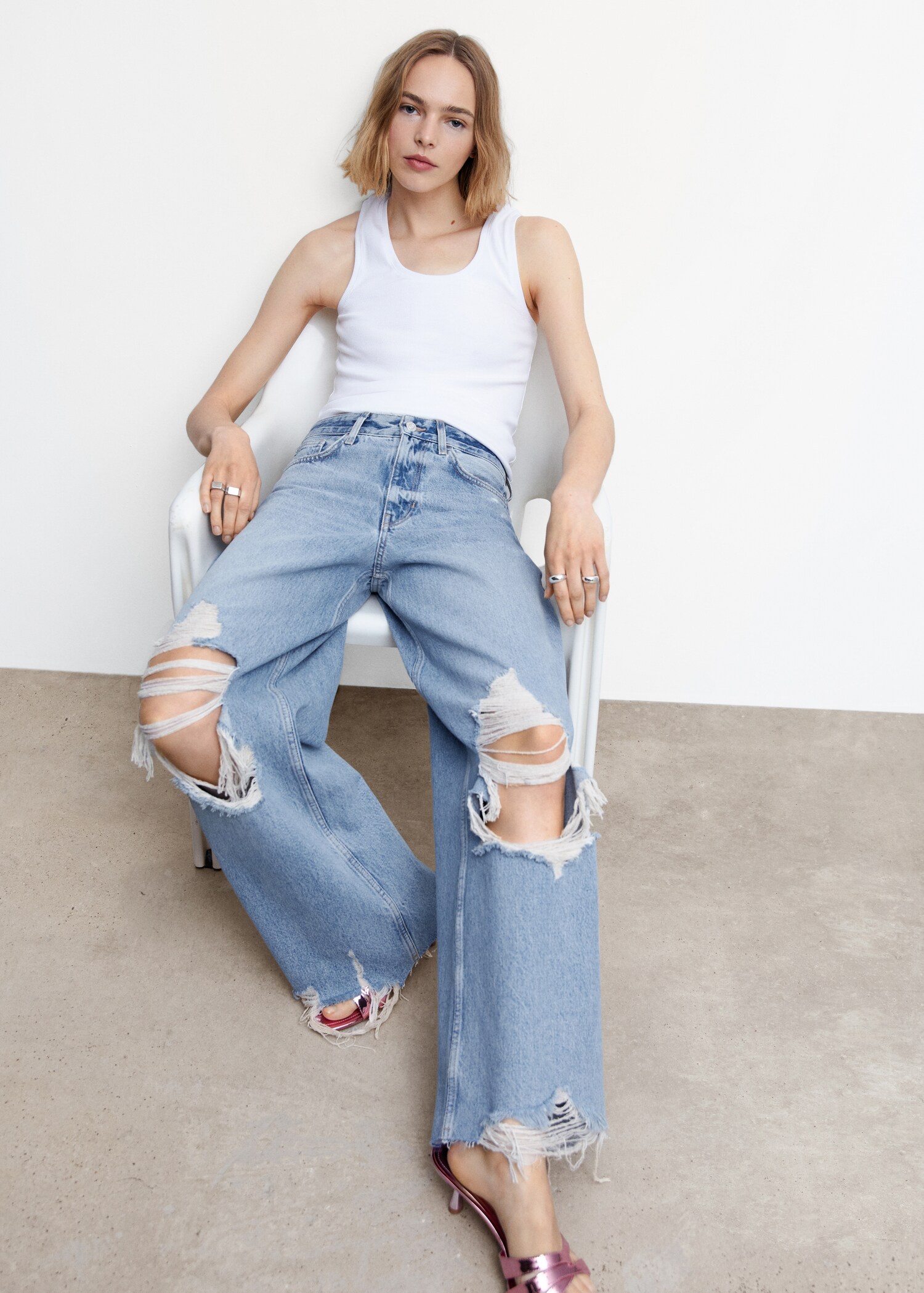 Wideleg Jeans mit Zierrissen - Detail des Artikels 2