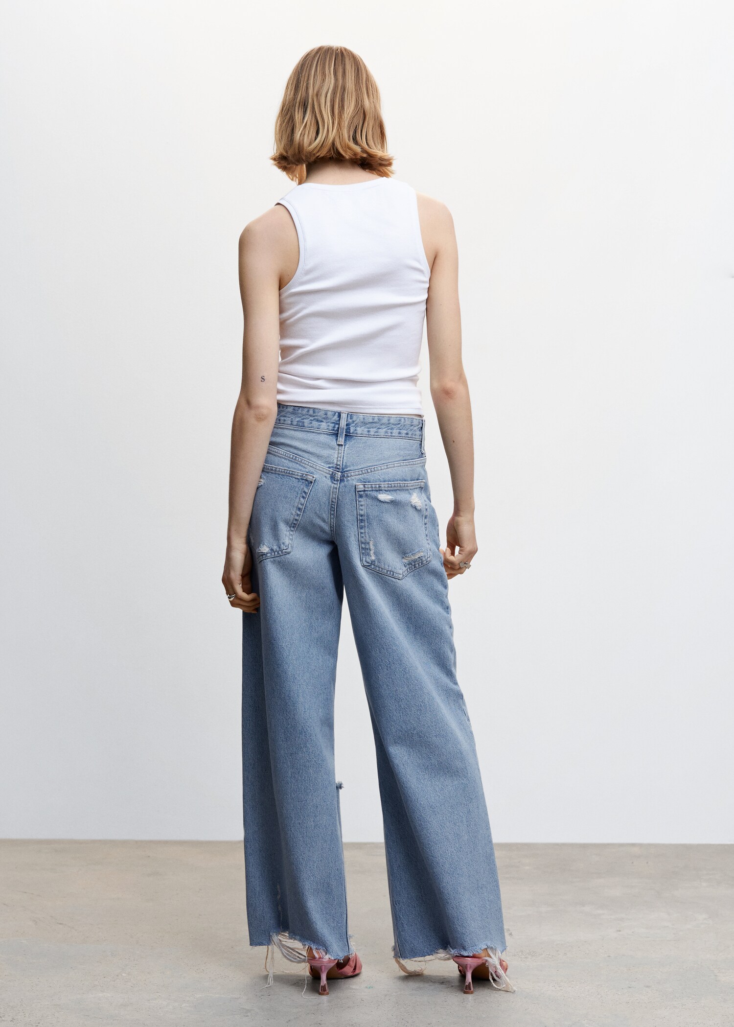 Wideleg Jeans mit Zierrissen - Rückseite des Artikels