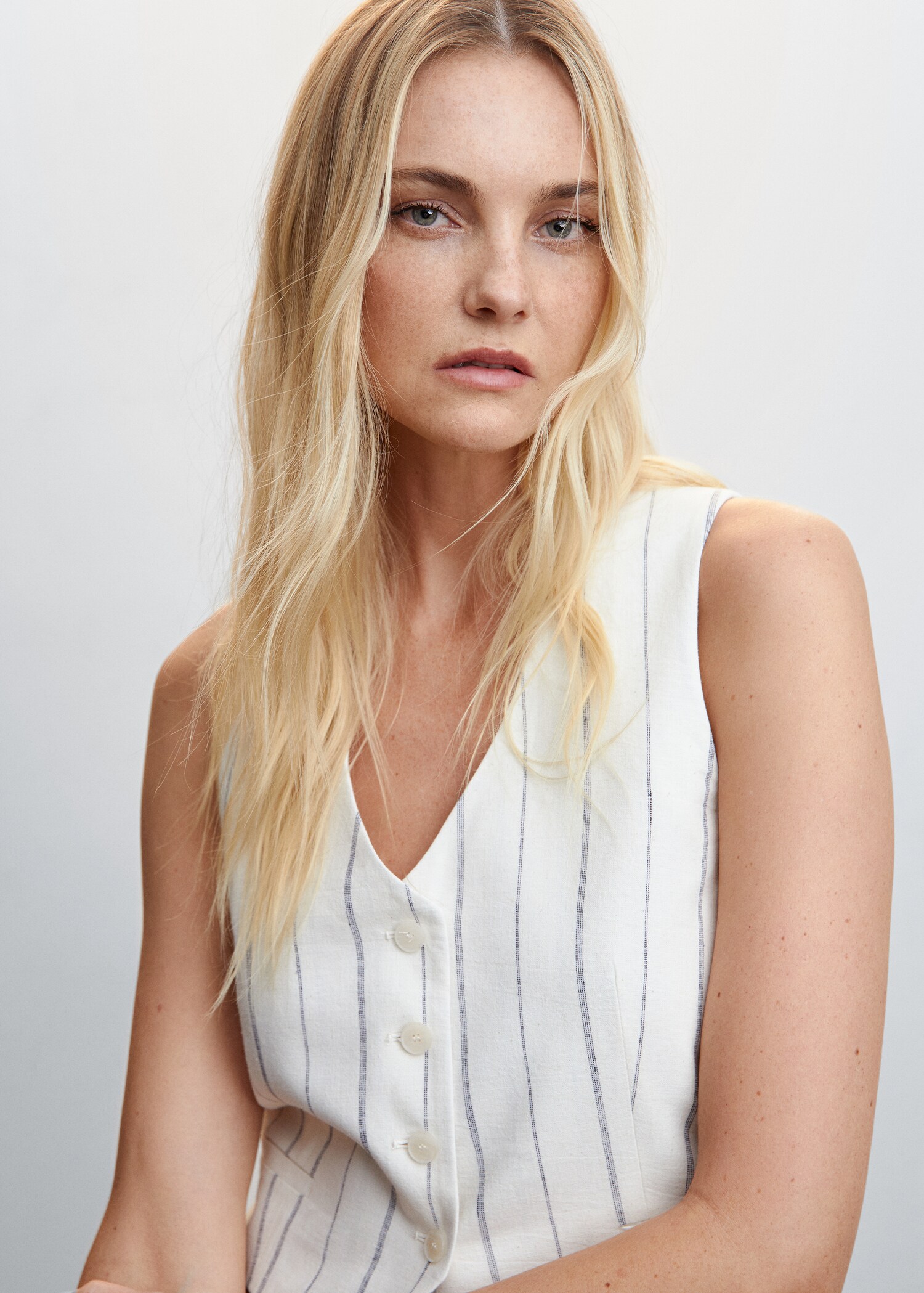 Striped suit vest - Details of the article 1
