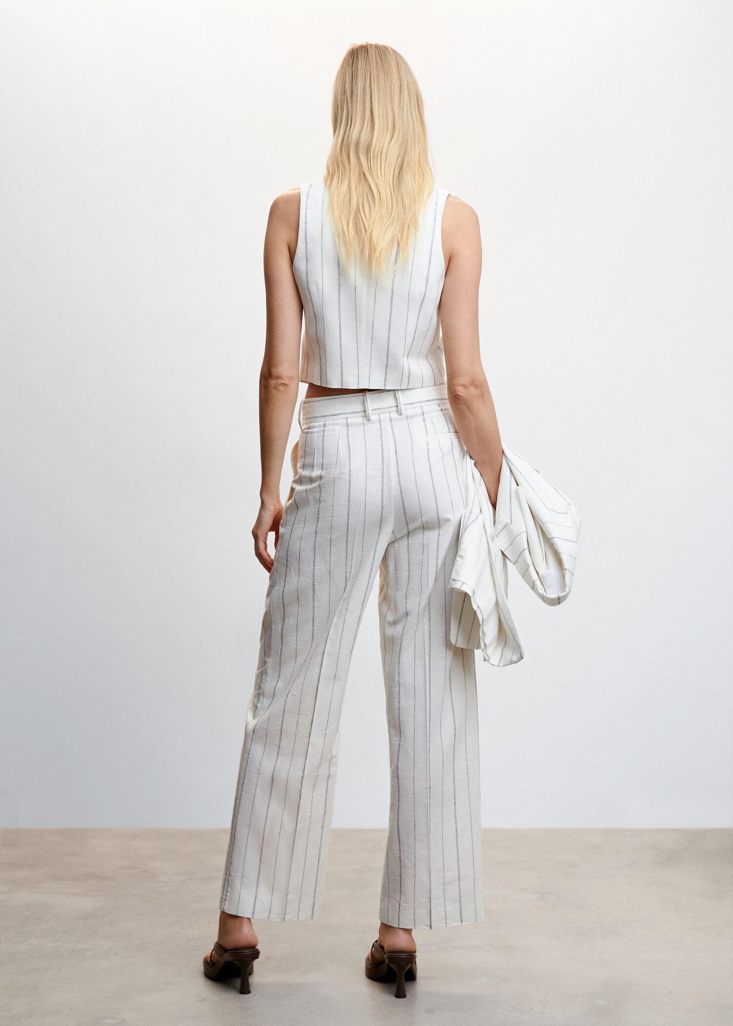 Striped suit vest - Reverse of the article