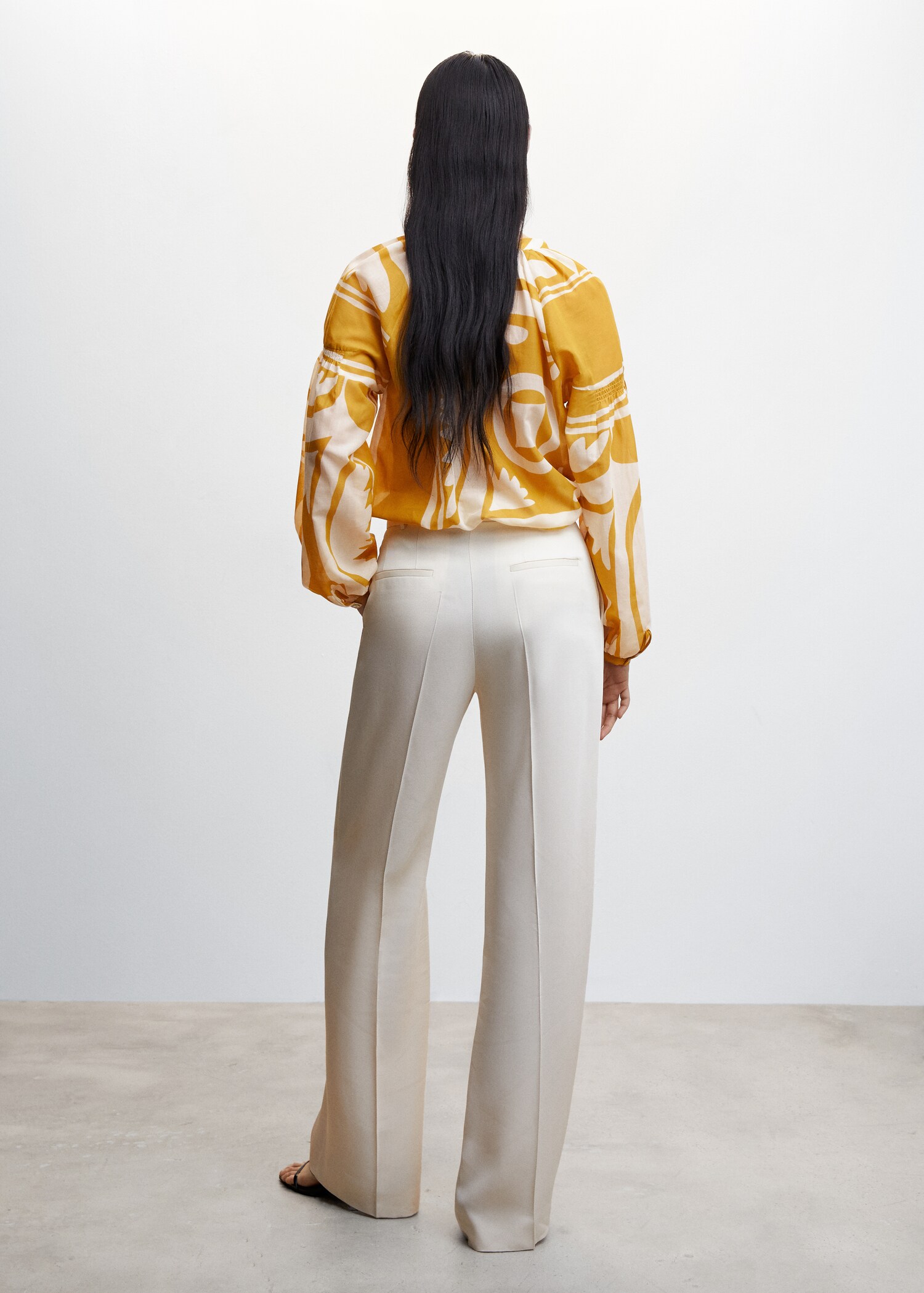 Puffed-sleeve printed shirt - Reverse of the article