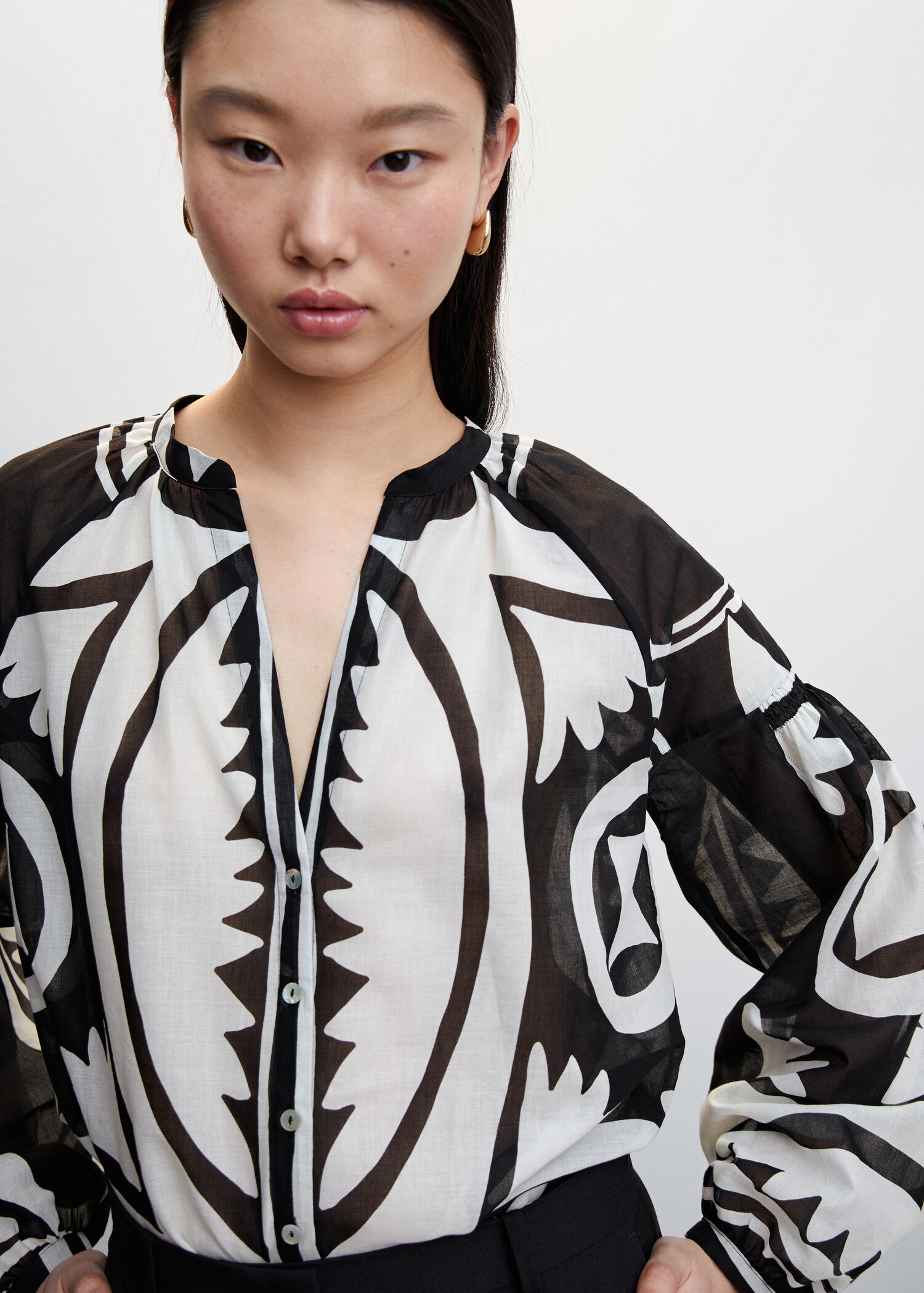 Puffed-sleeve printed shirt - Details of the article 1