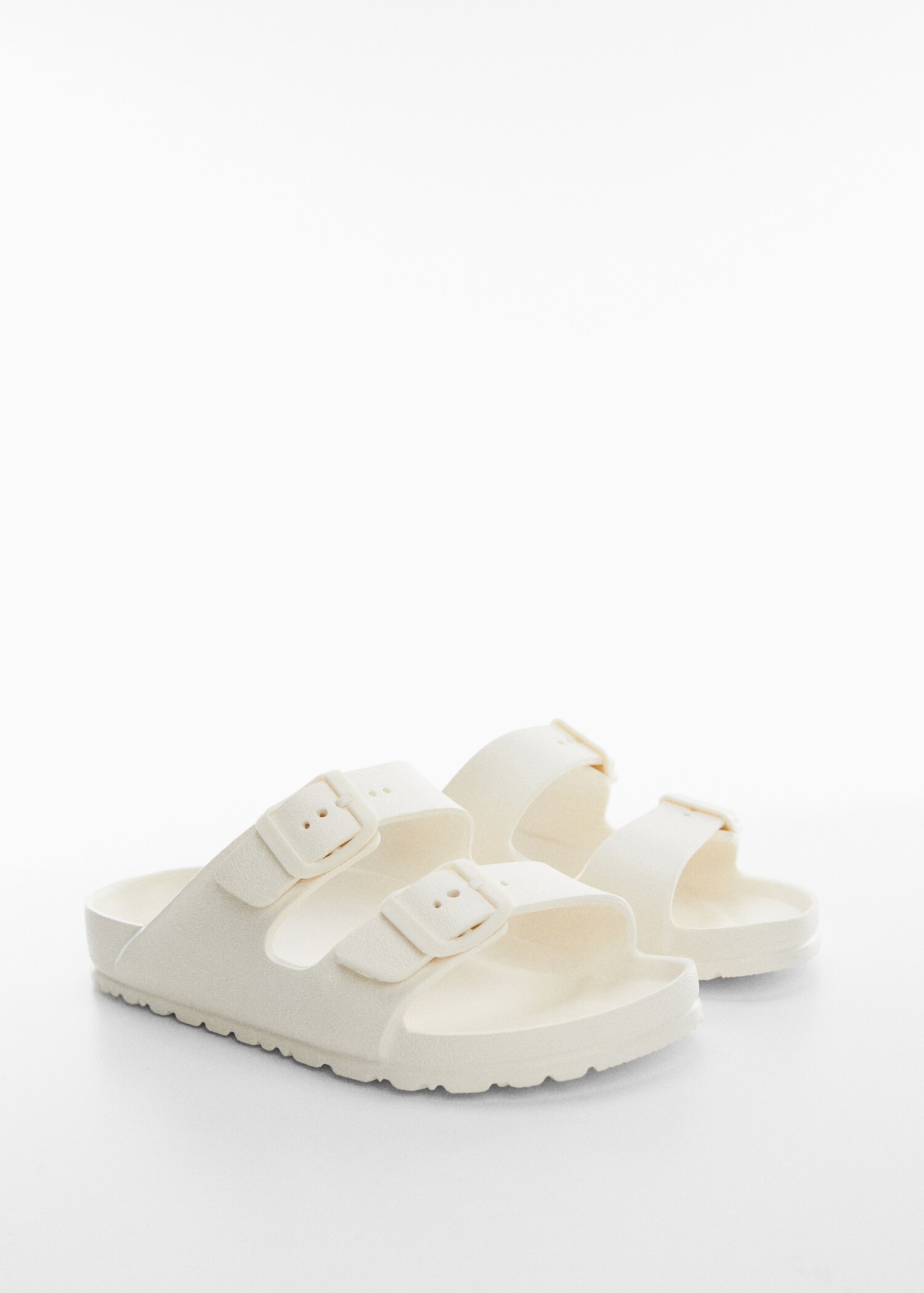 Chinelo com fivelas - Plano médio