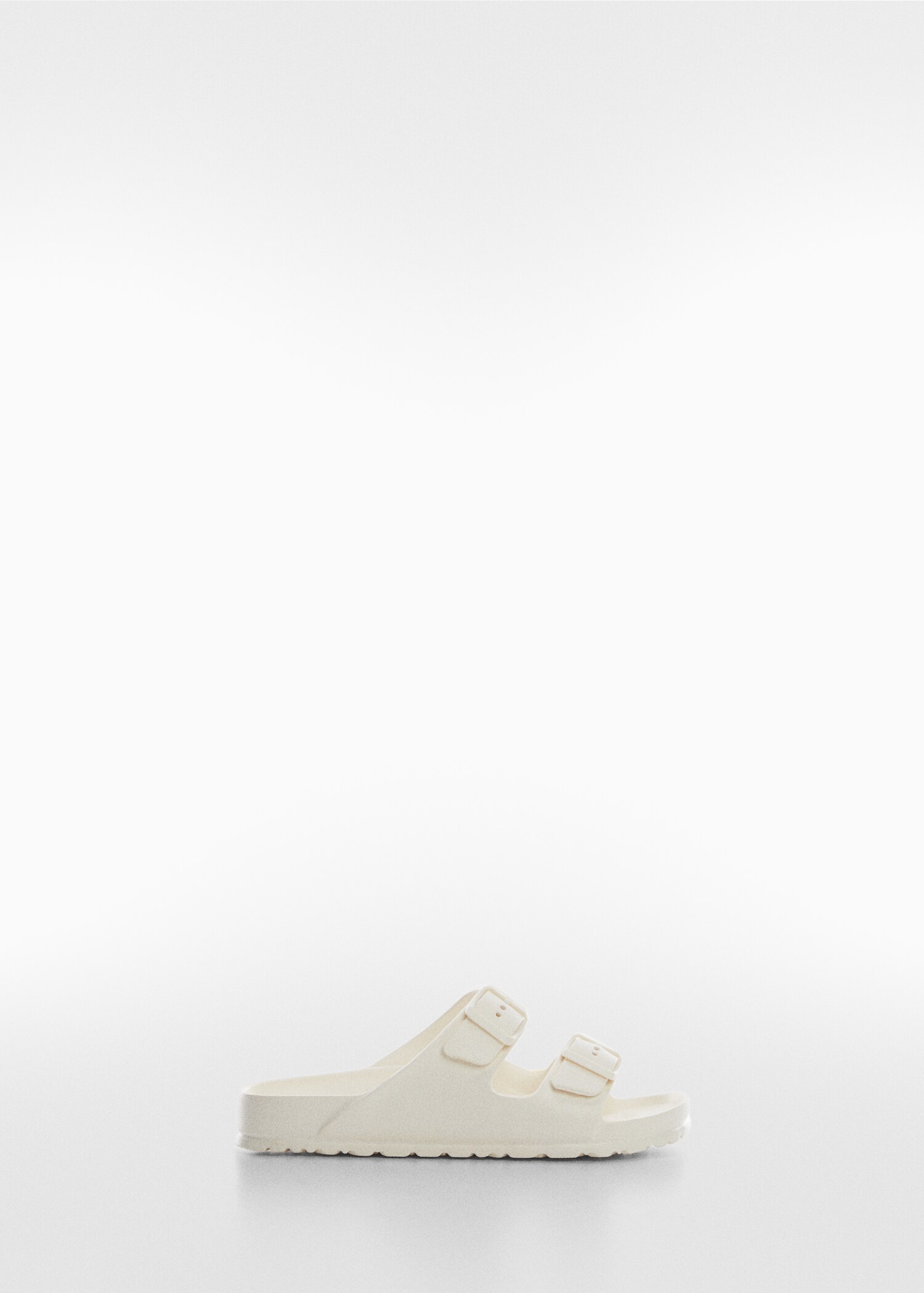 Chinelo com fivelas - Artigo sem modelo