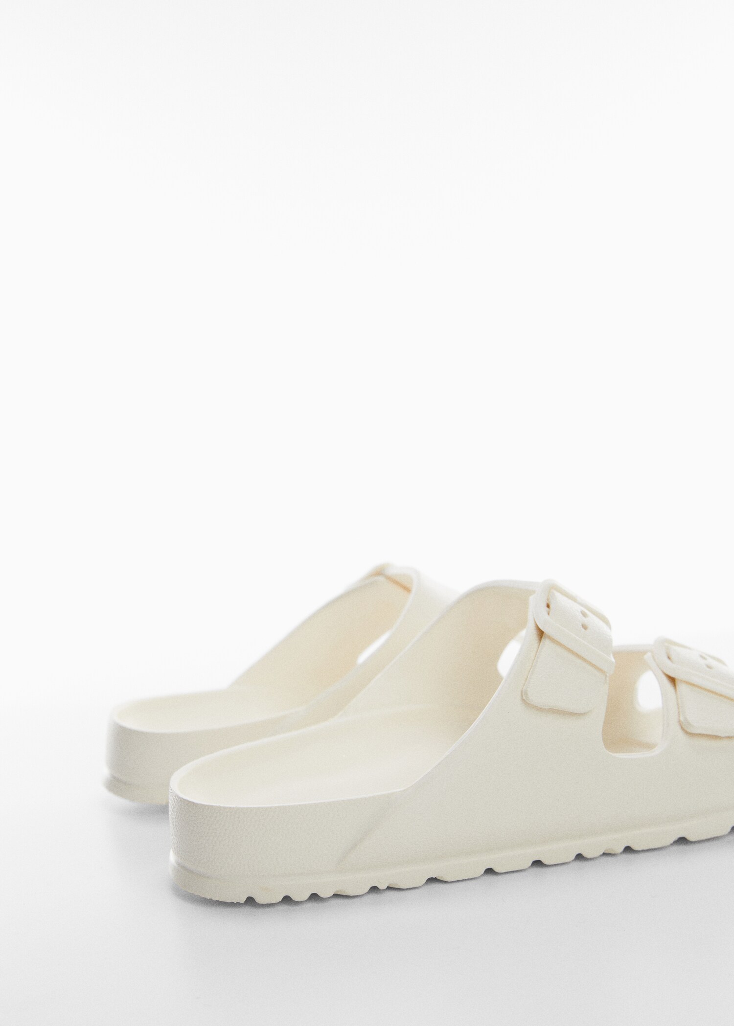 Chinelo com fivelas - Pormenor do artigo 2