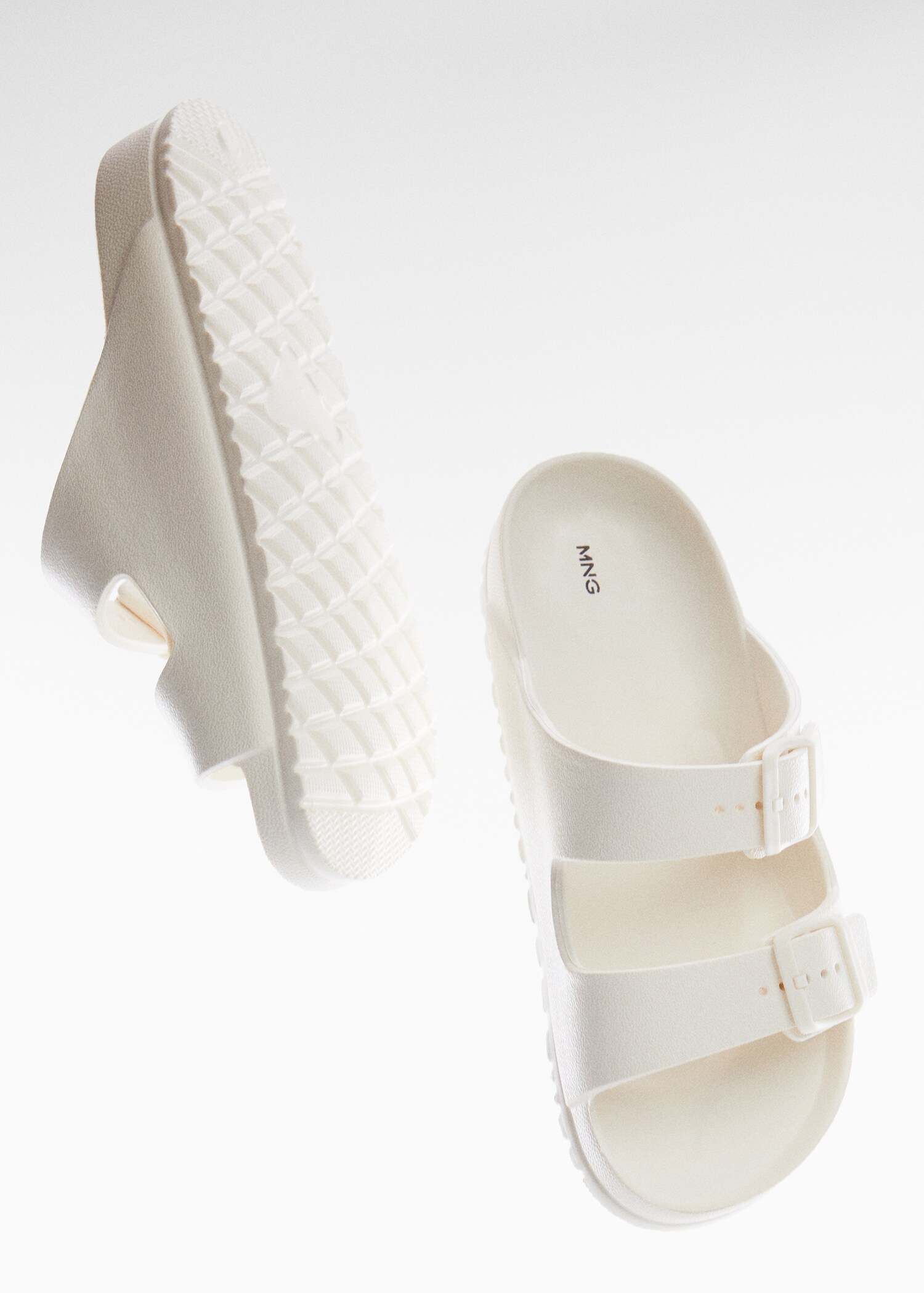 Chinelo com fivelas - Pormenor do artigo 5
