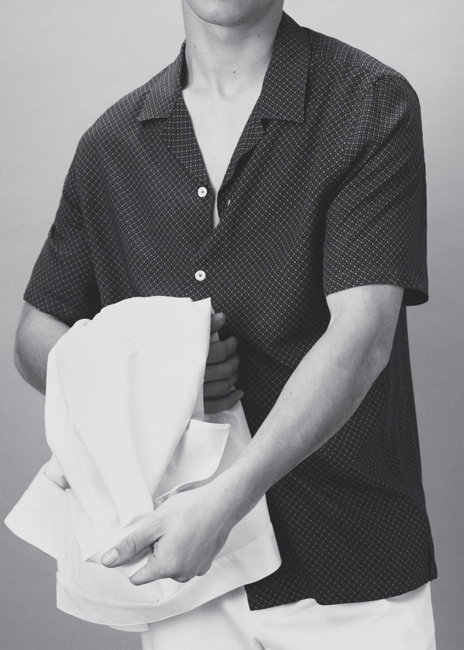Printed short-sleeved shirt - Details of the article 6