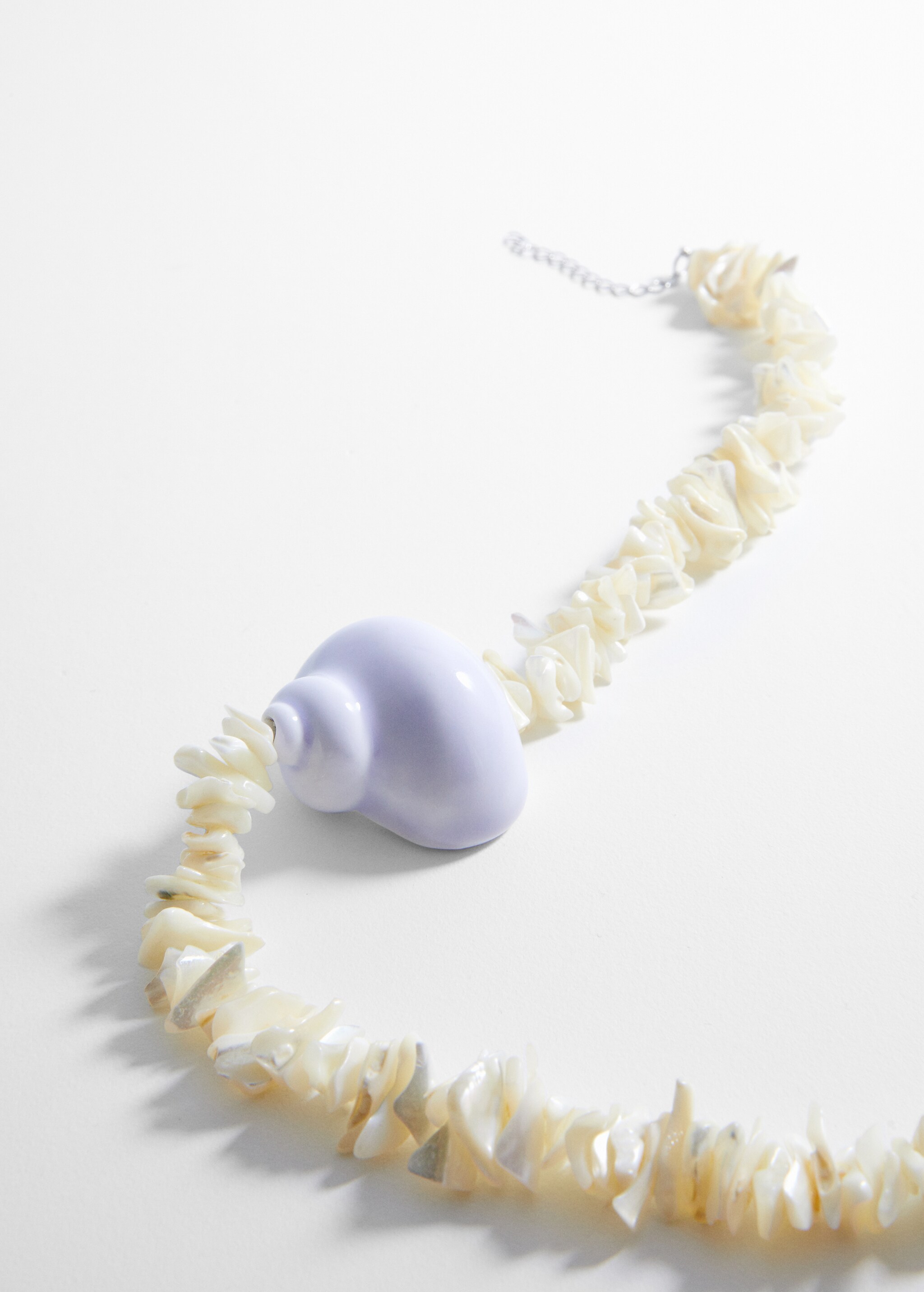 Shell necklace with mother-of-pearl beads - Medium plane