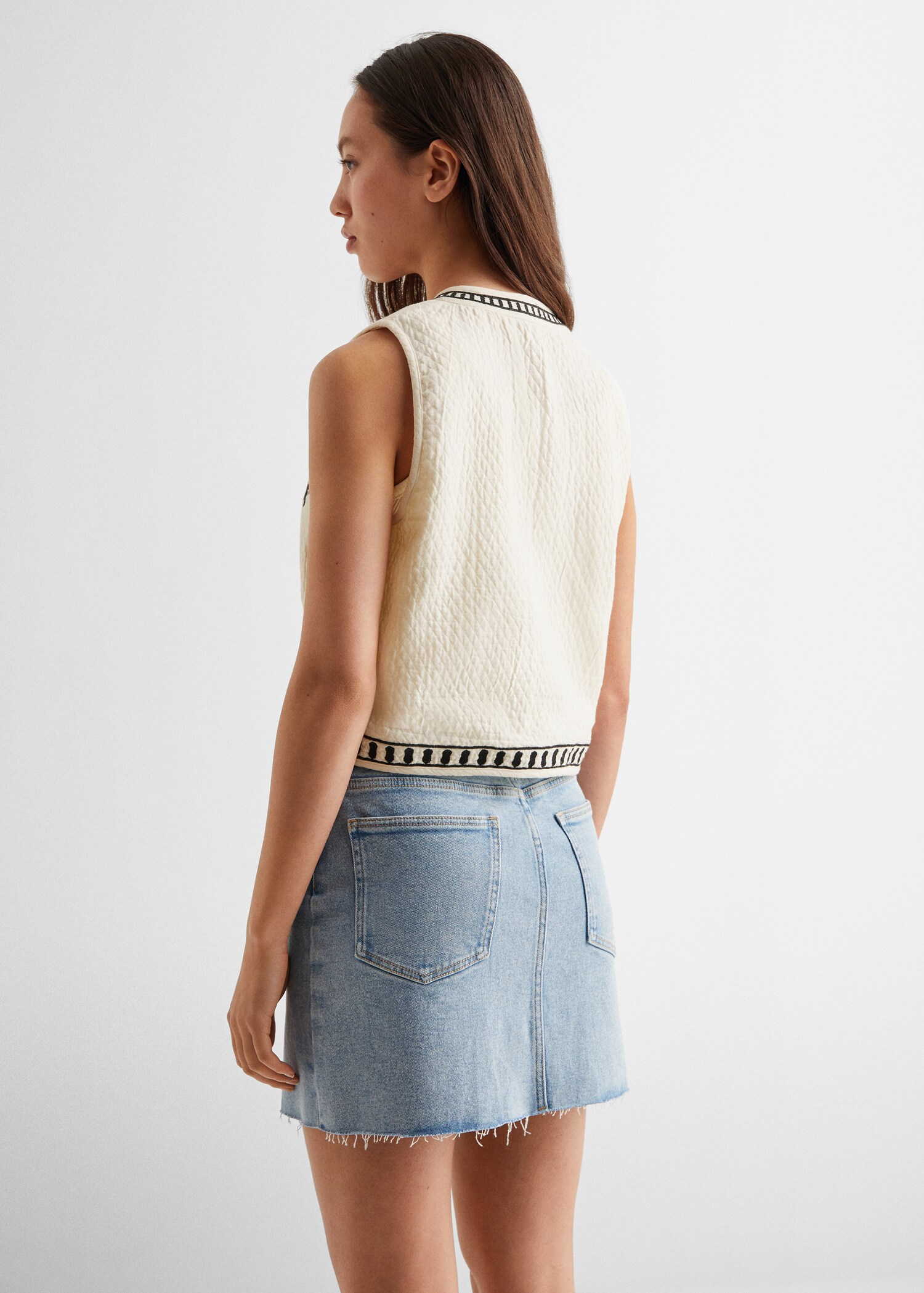 Embroidered gilet - Reverse of the article