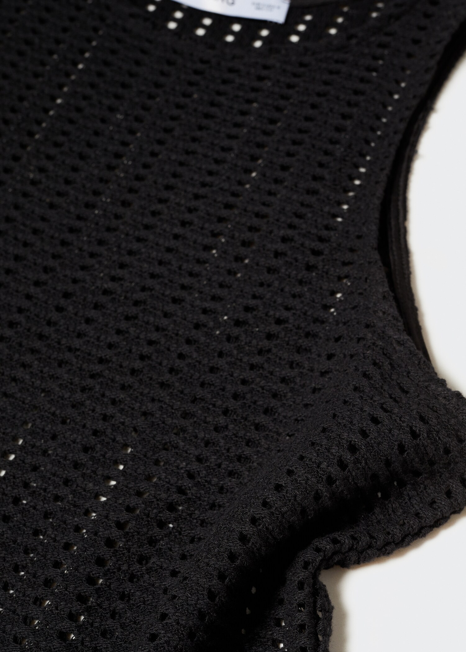 Hålstickad klänning - Detaljer om artikeln 8