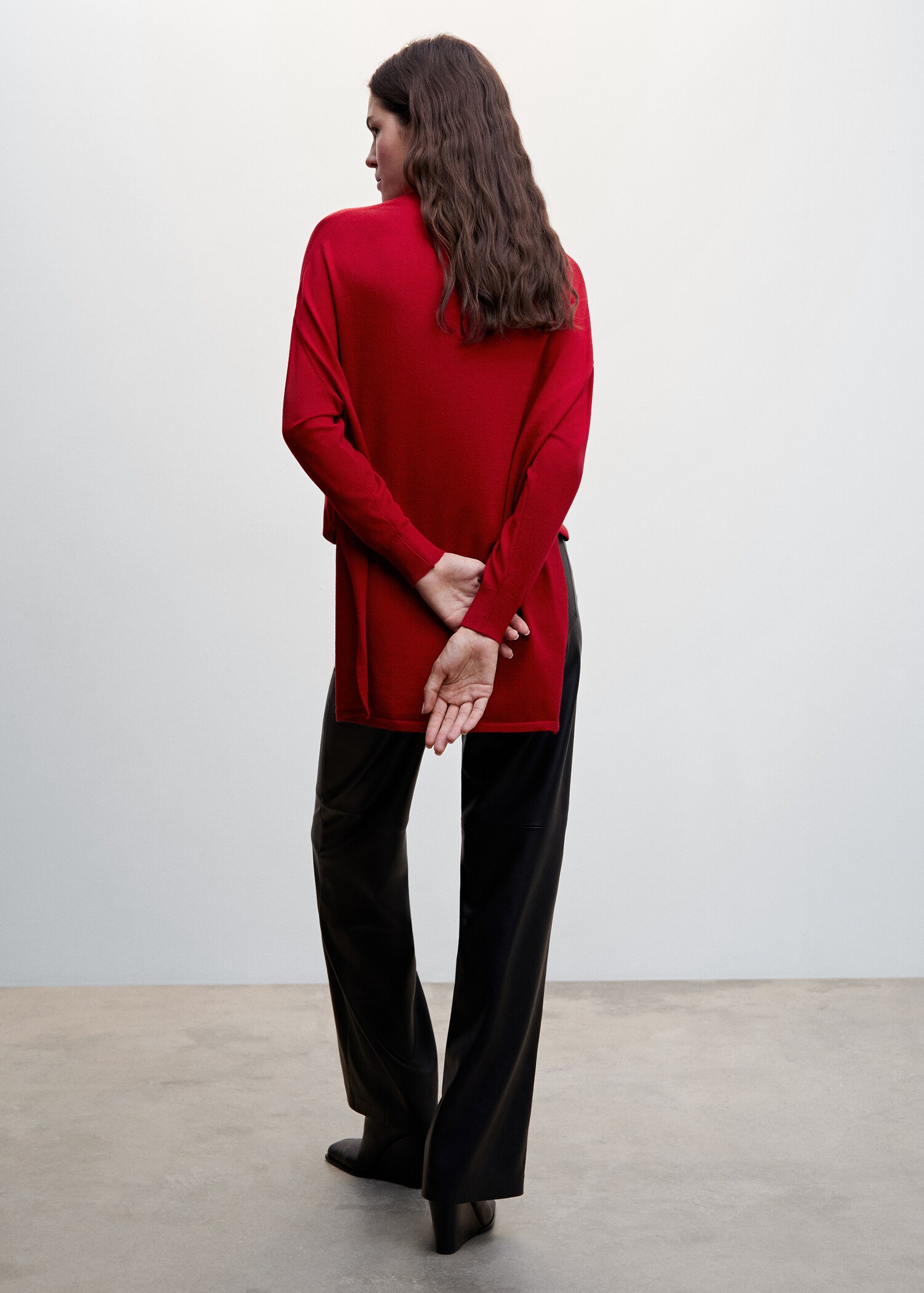 Side slits sweater - Reverse of the article