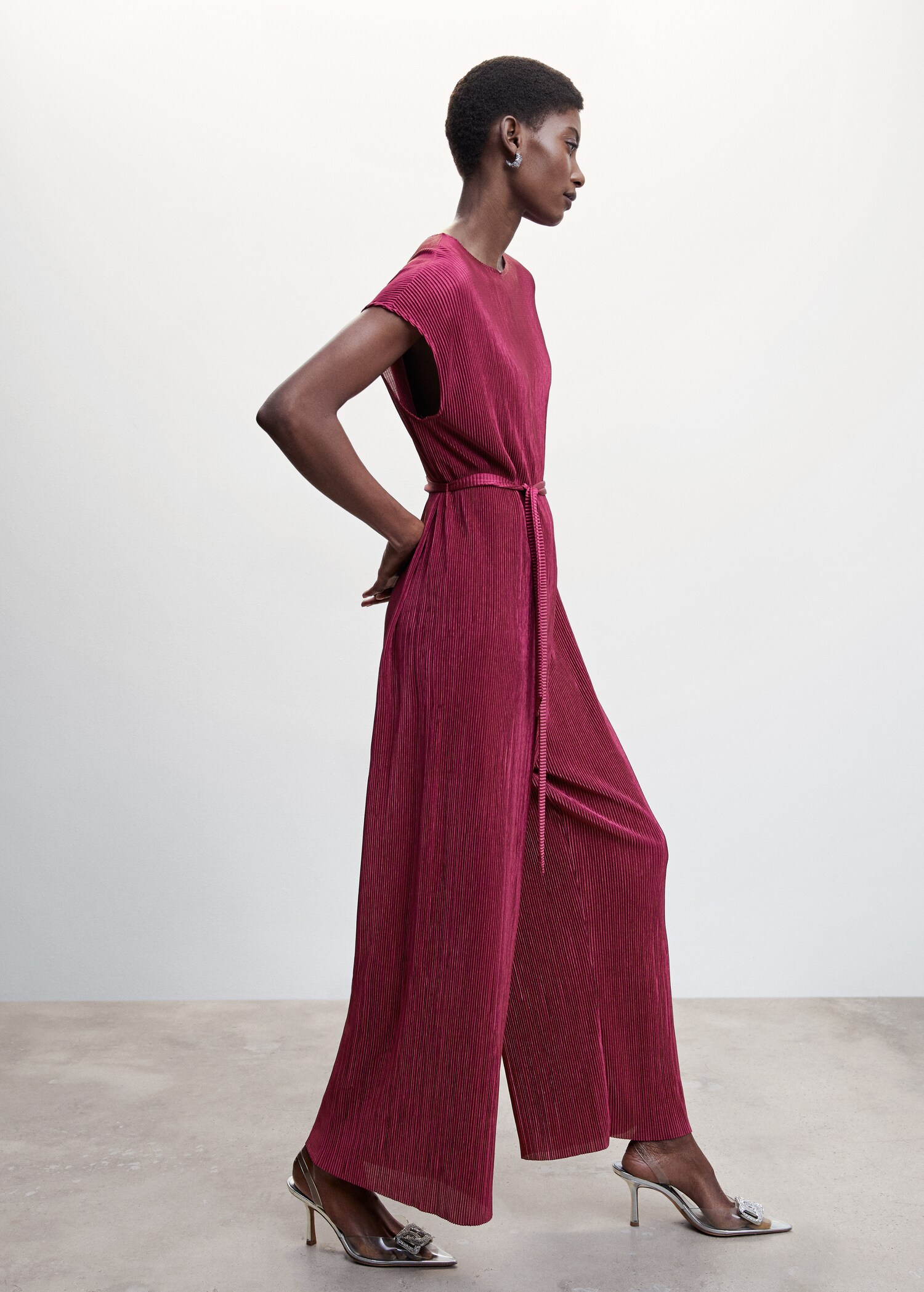 Satinierter Jumpsuit mit Plisséefalten - Detail des Artikels 2