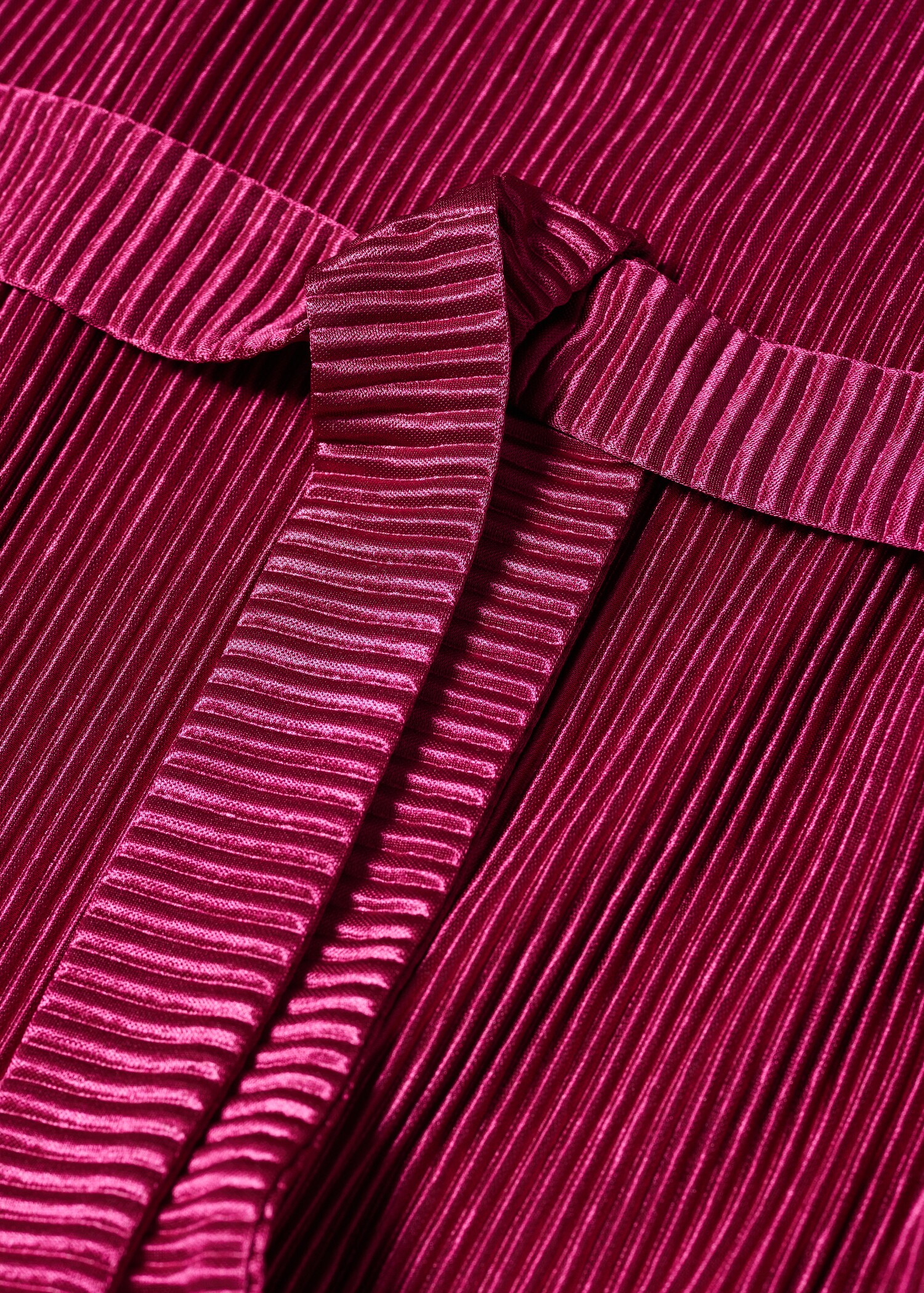 Satinierter Jumpsuit mit Plisséefalten - Detail des Artikels 8