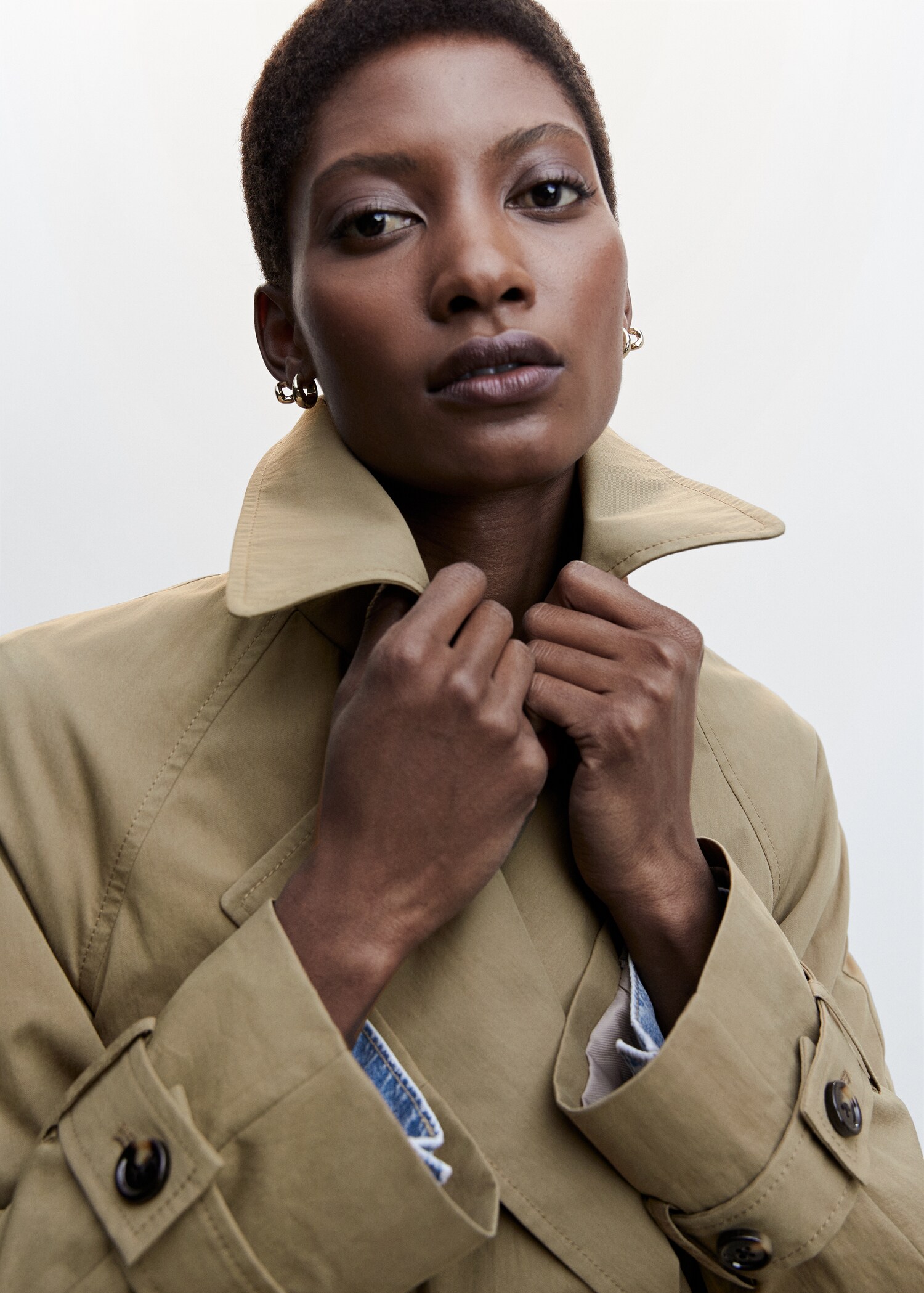 Double-breasted trench coat - Details of the article 1