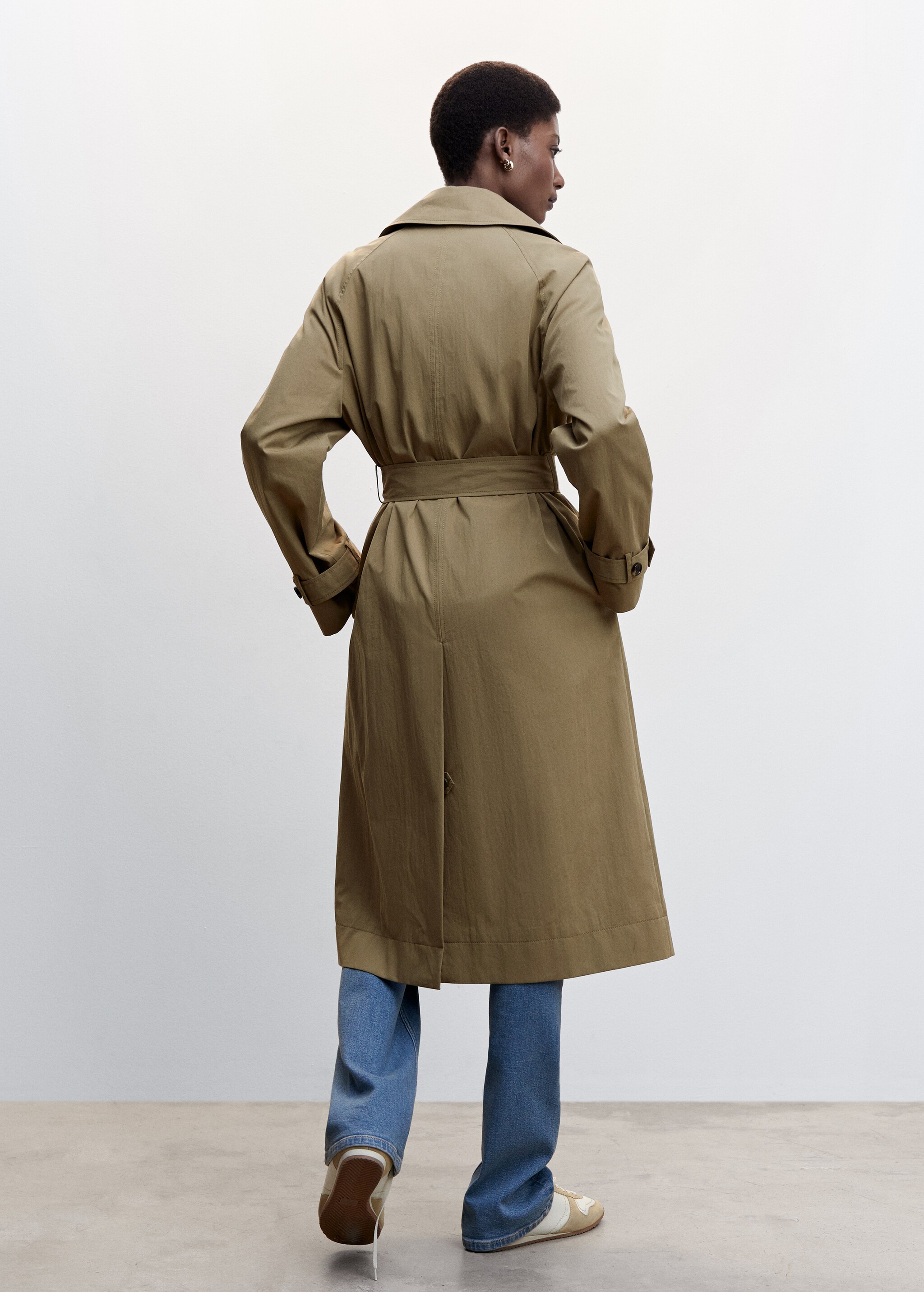 Double-button trench coat - Reverse of the article