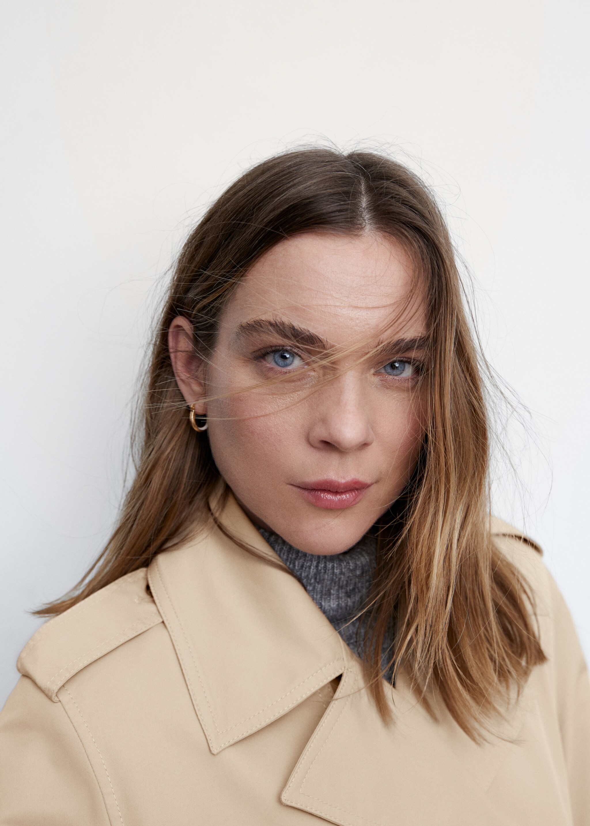 Double-breasted trench coat - Details of the article 1, Beige. Ref: 47064017-00.