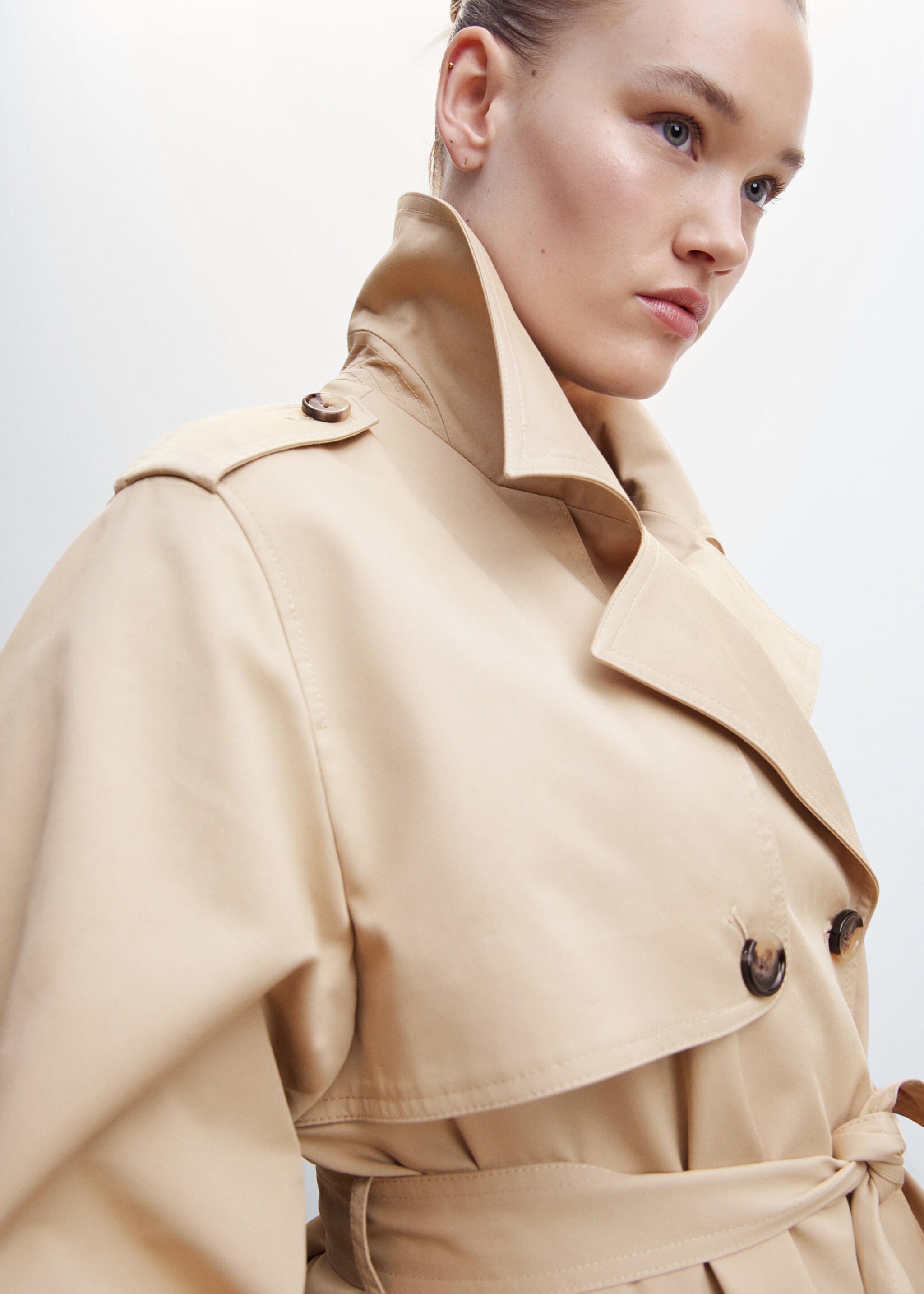 Double-breasted trench coat - Details of the article 4, Beige. Ref: 47064017-00.