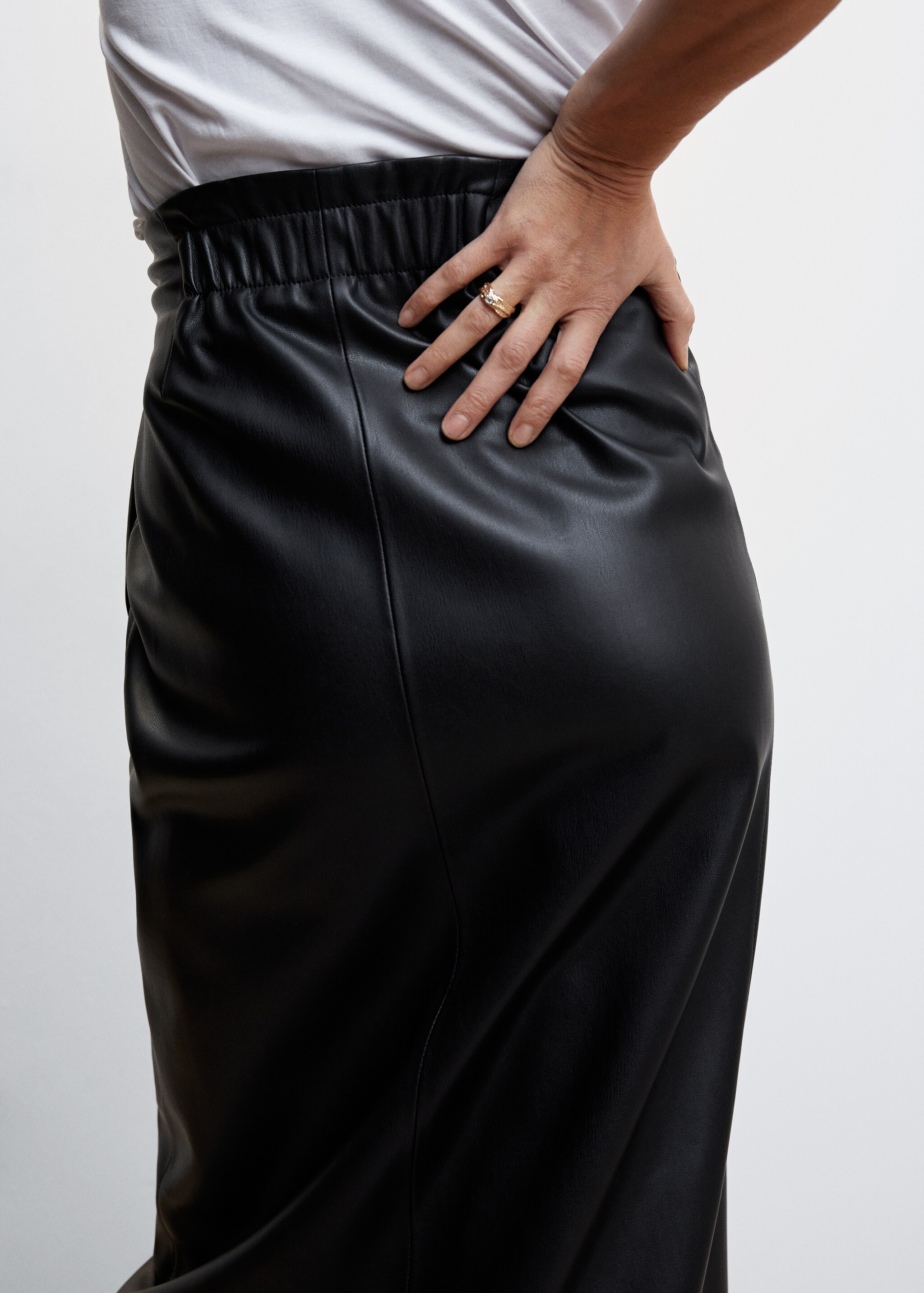 Leather-effect wrap skirt - Details of the article 2