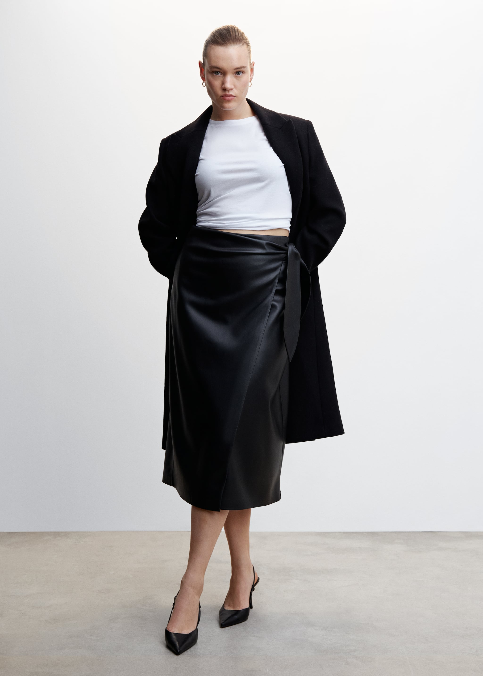 Leather-effect wrap skirt - Details of the article 3