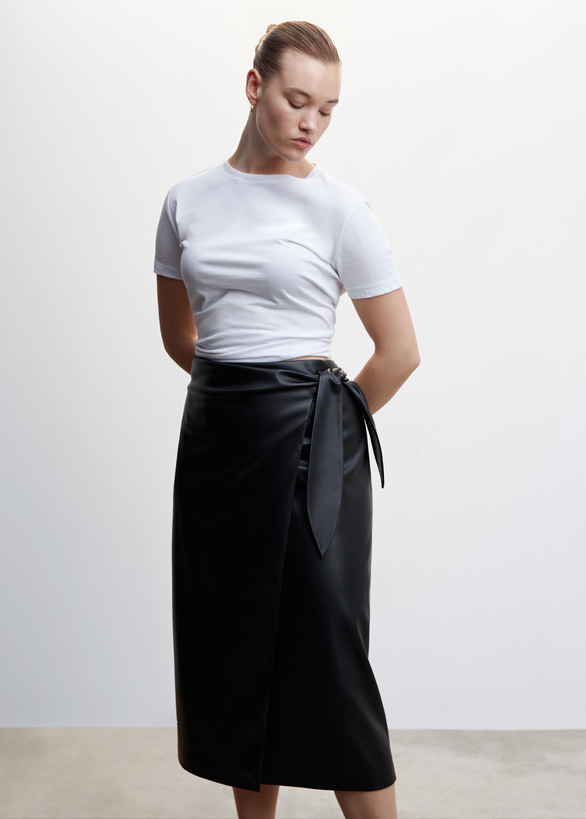 Leather-effect wrap skirt - Details of the article 5