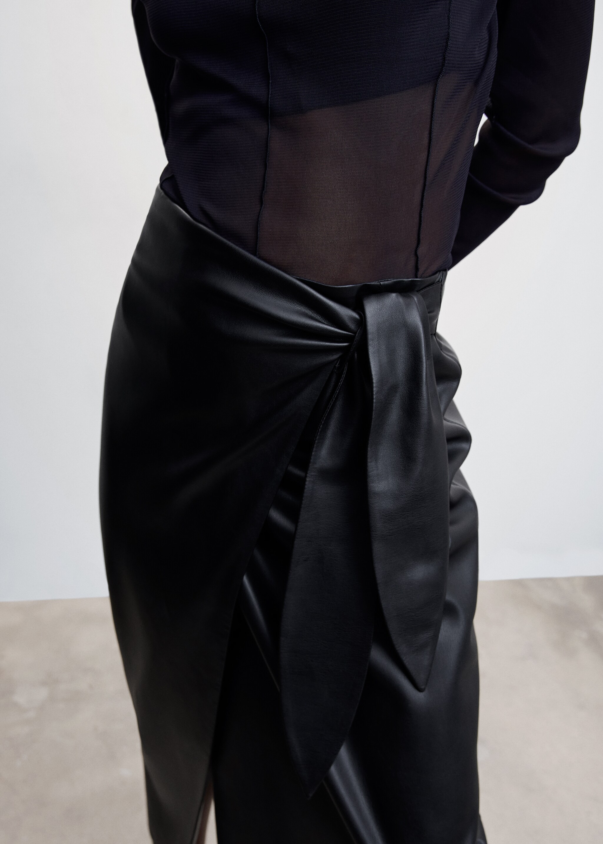 Leather-effect wrap skirt - Details of the article 6