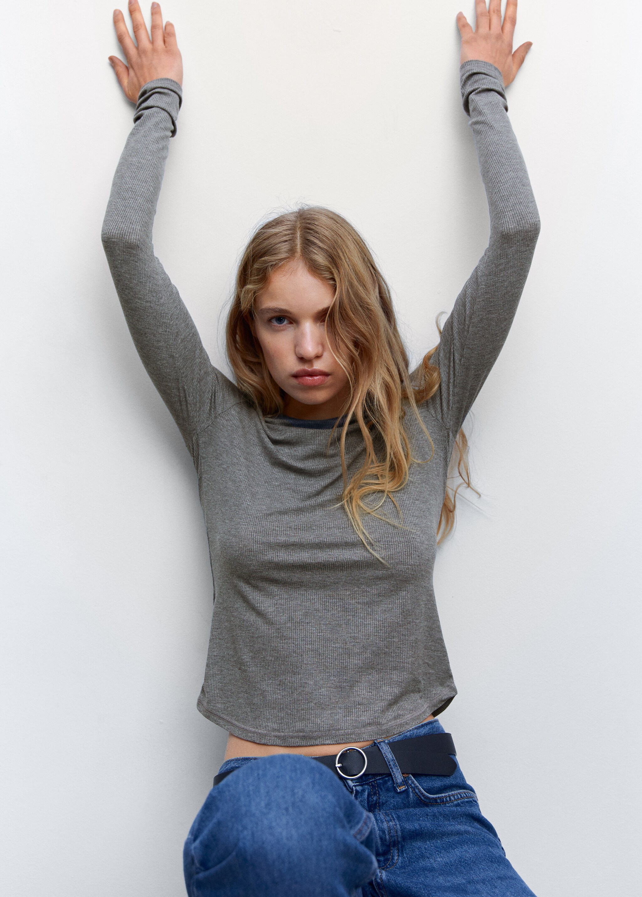 Ribbed long-sleeved t-shirt - Details of the article 2