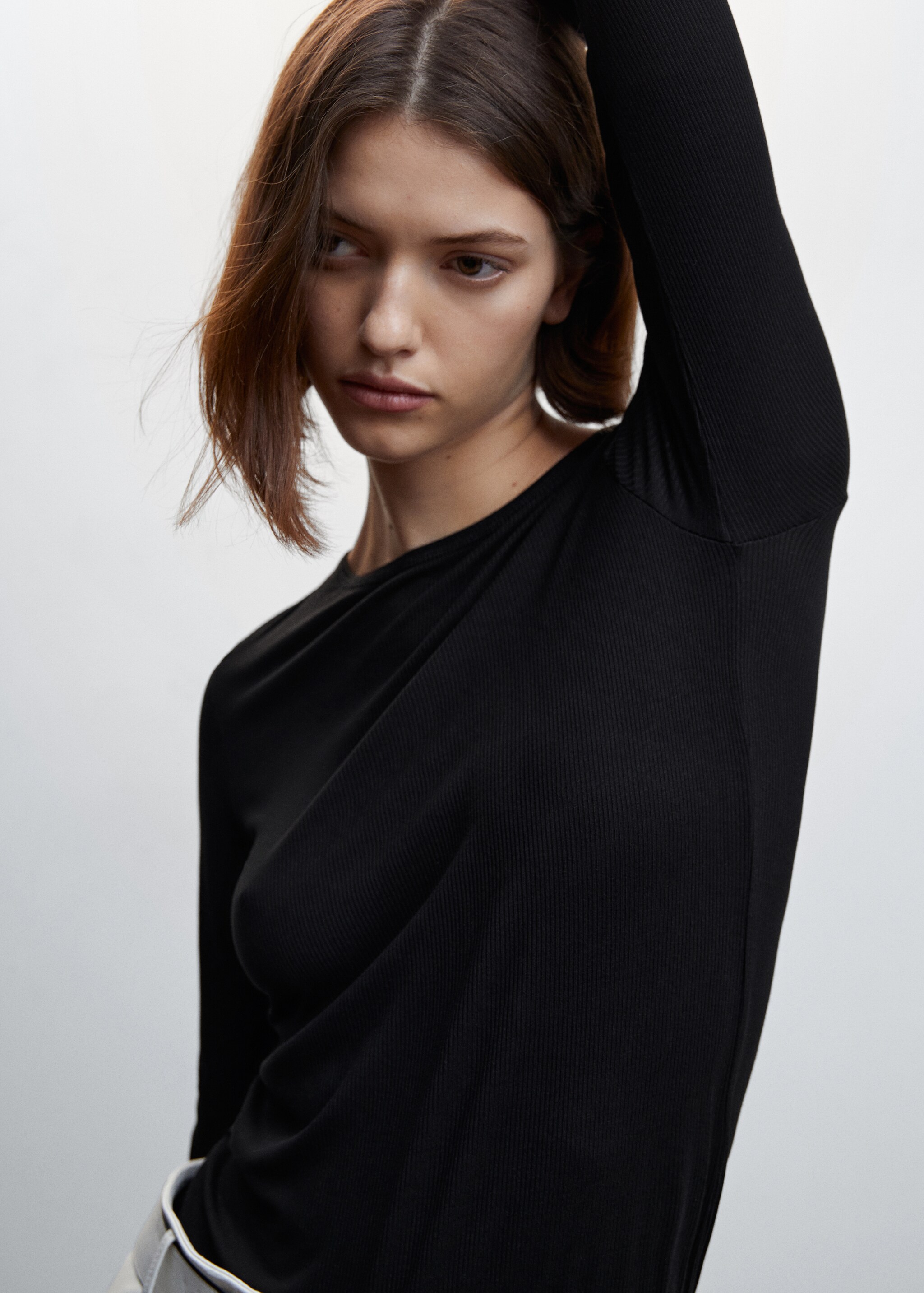 Ribbed long-sleeved t-shirt - Details of the article 1