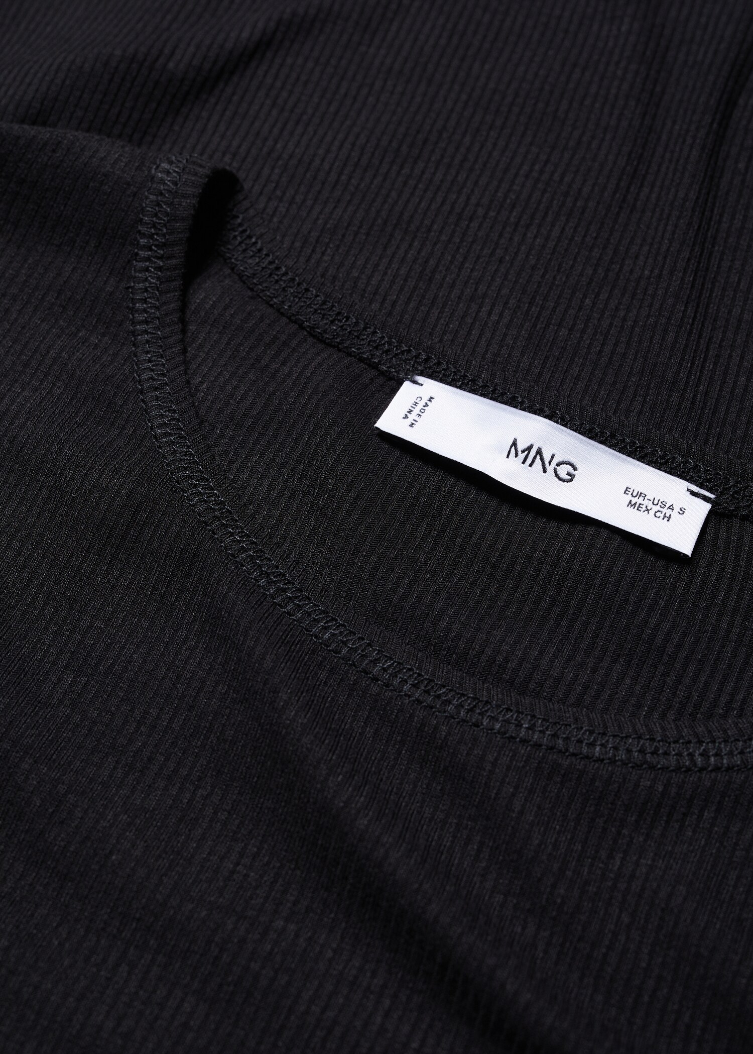 Ribbed long-sleeved t-shirt - Details of the article 8