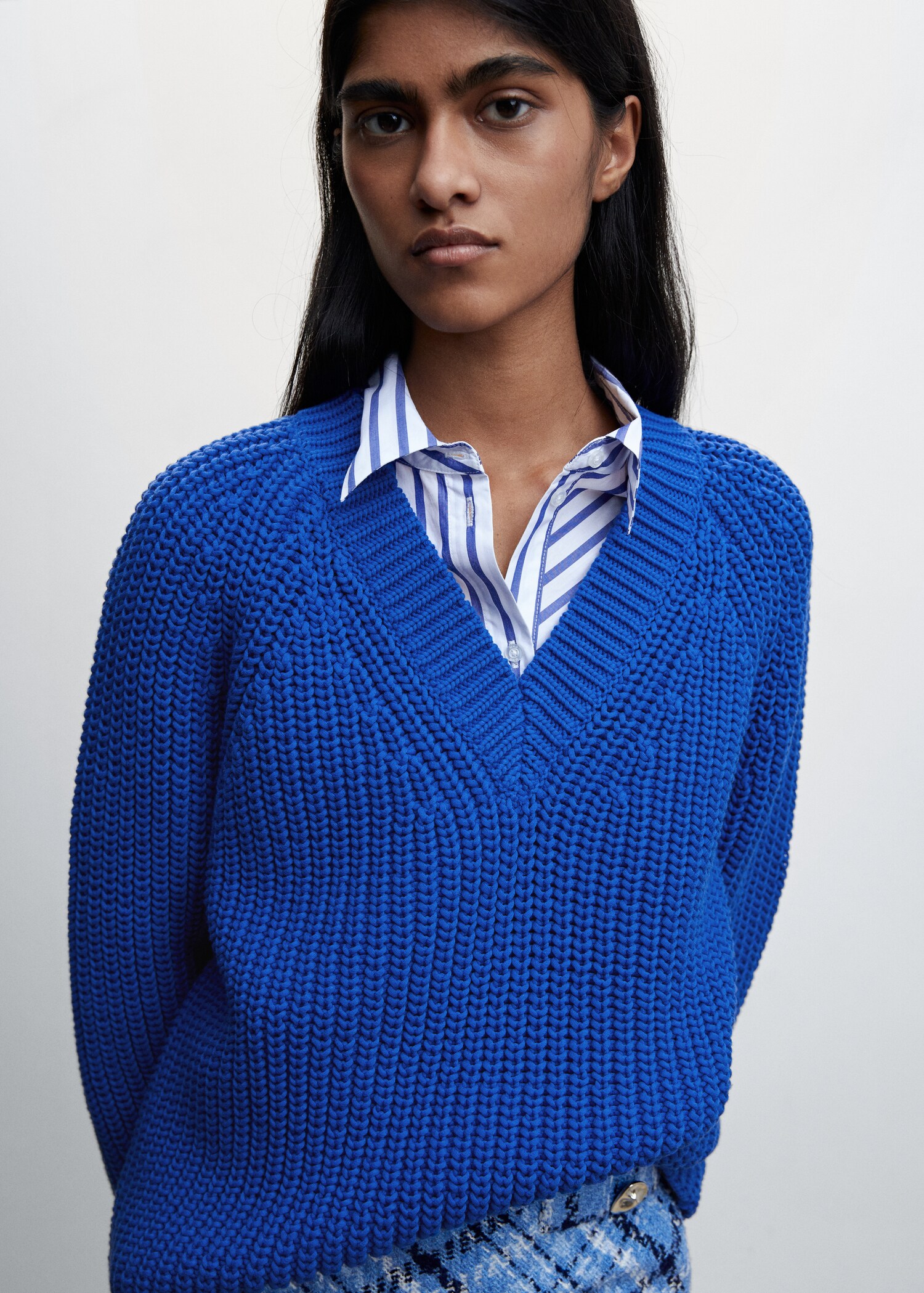 Chunky-knit V-neck sweater - Details of the article 1