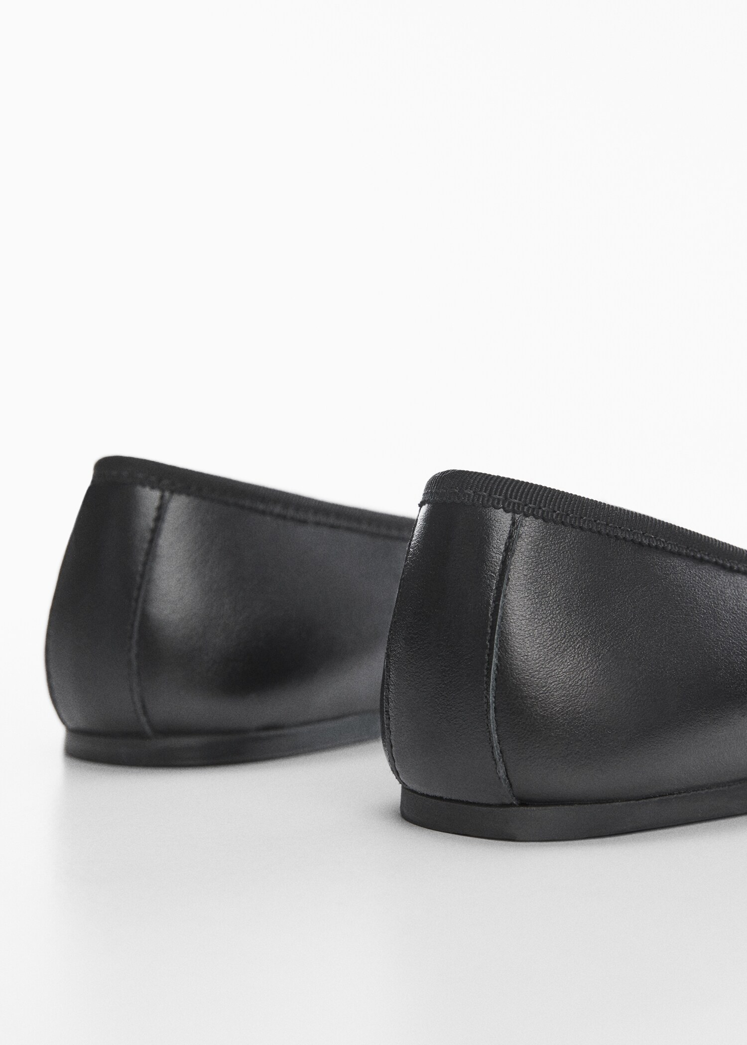 Bow leather ballerina - Details of the article 1